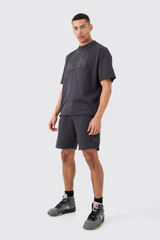 Kastiges zerrissenes Man T-Shirt & Shorts
