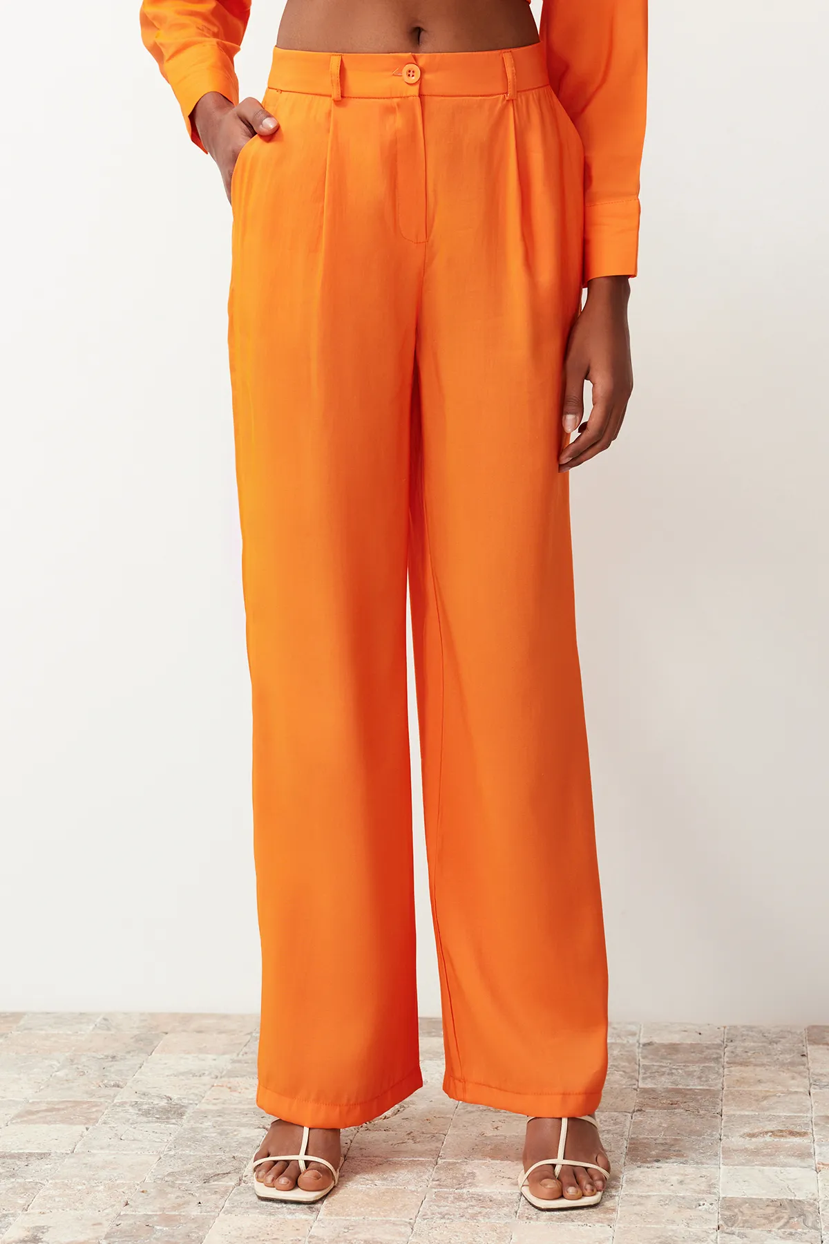Trendyol Collection  Orangefarbenes Modal-Mischgewebe-Hemd, Hose, gewebtes Bottom-Top-Set TWOSS24AU00018