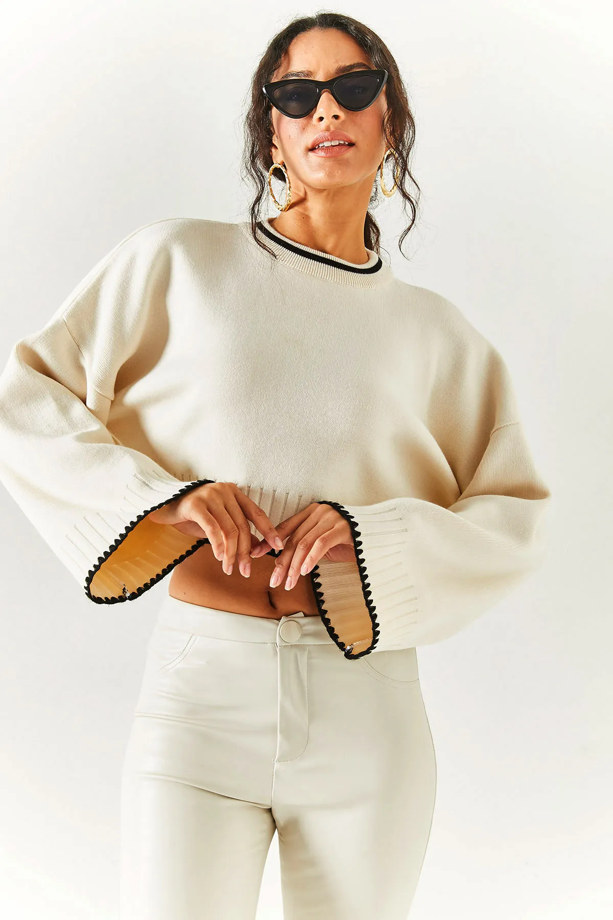 Olalook  Kurzes Strick-Sweatshirt mit spanischen Ärmeln für Damen, ecrufarben KZK-19000626