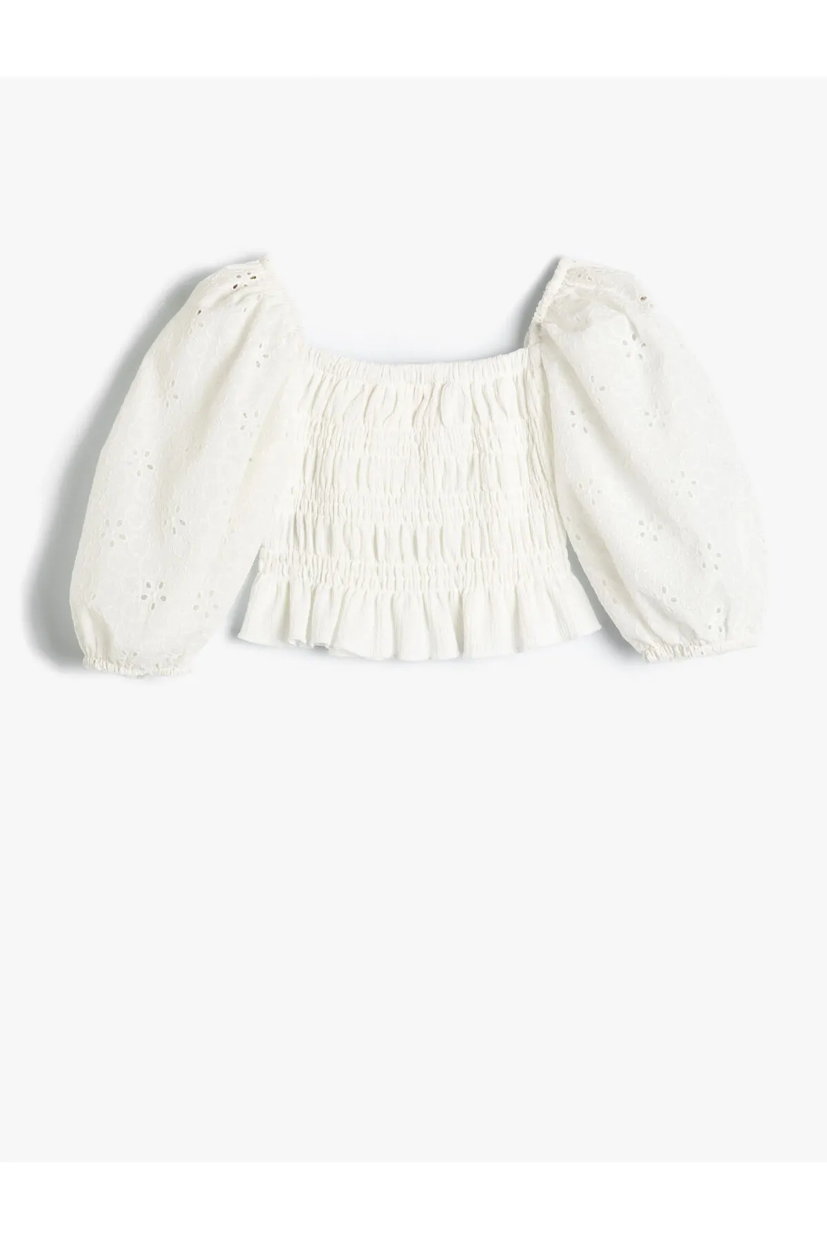 Koton  Kurze Bluse mit Ballonärmeln und gesäumtem Muscheldetail