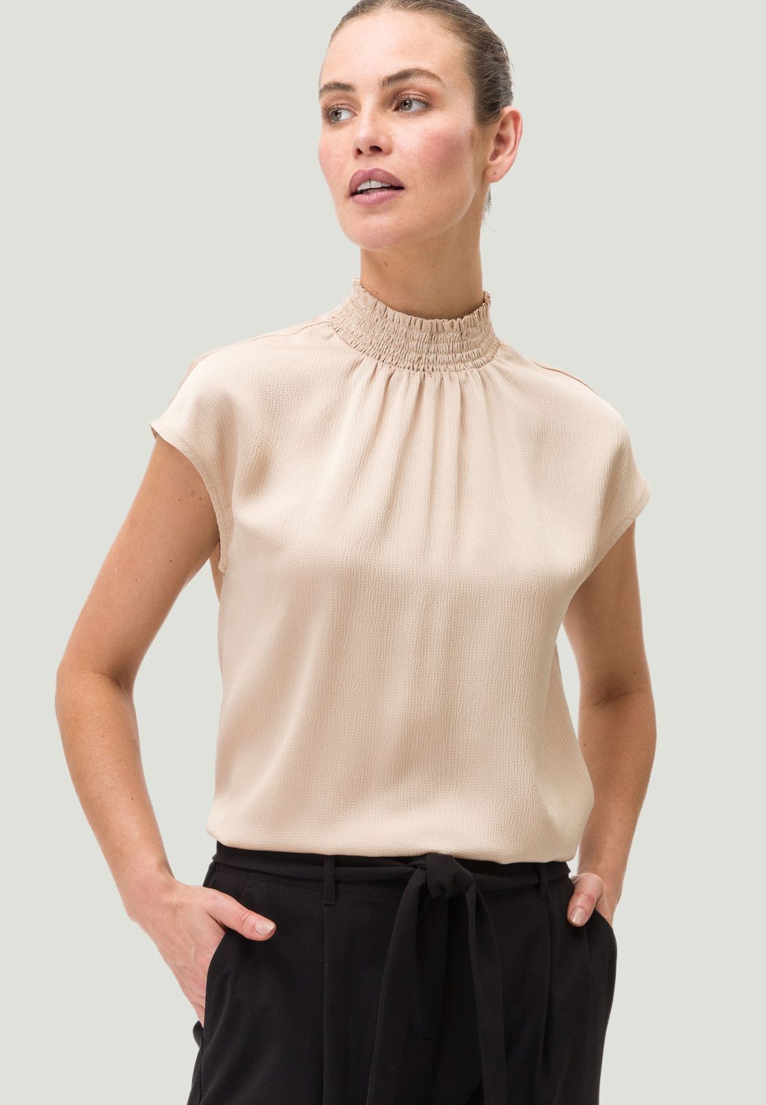 Satinbluse mit Stehkragen