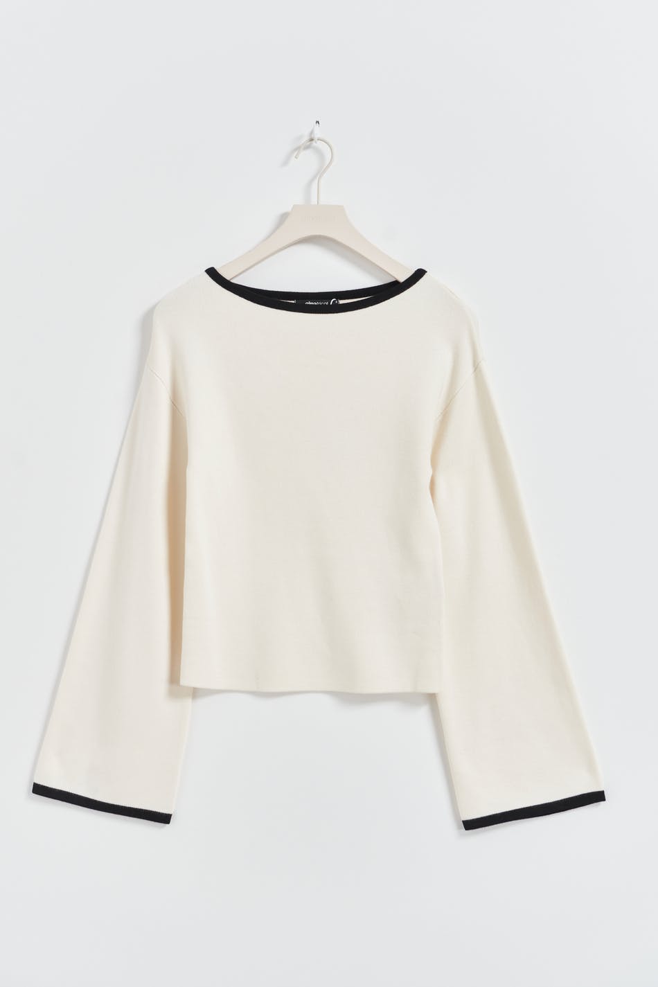 Wide sleeve knitted top