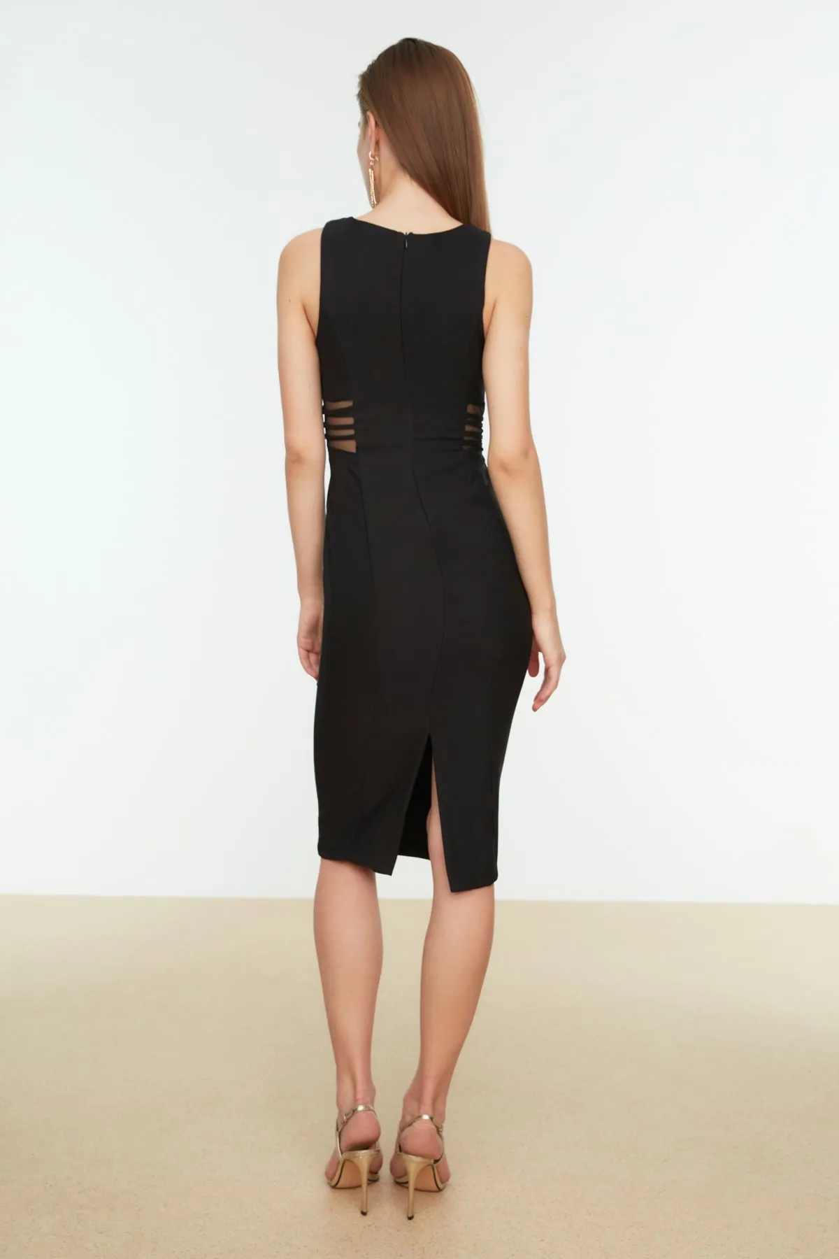Trendyol Collection  Schwarzes elegantes Abendkleid mit Taillendetails TPRSS21EL2191