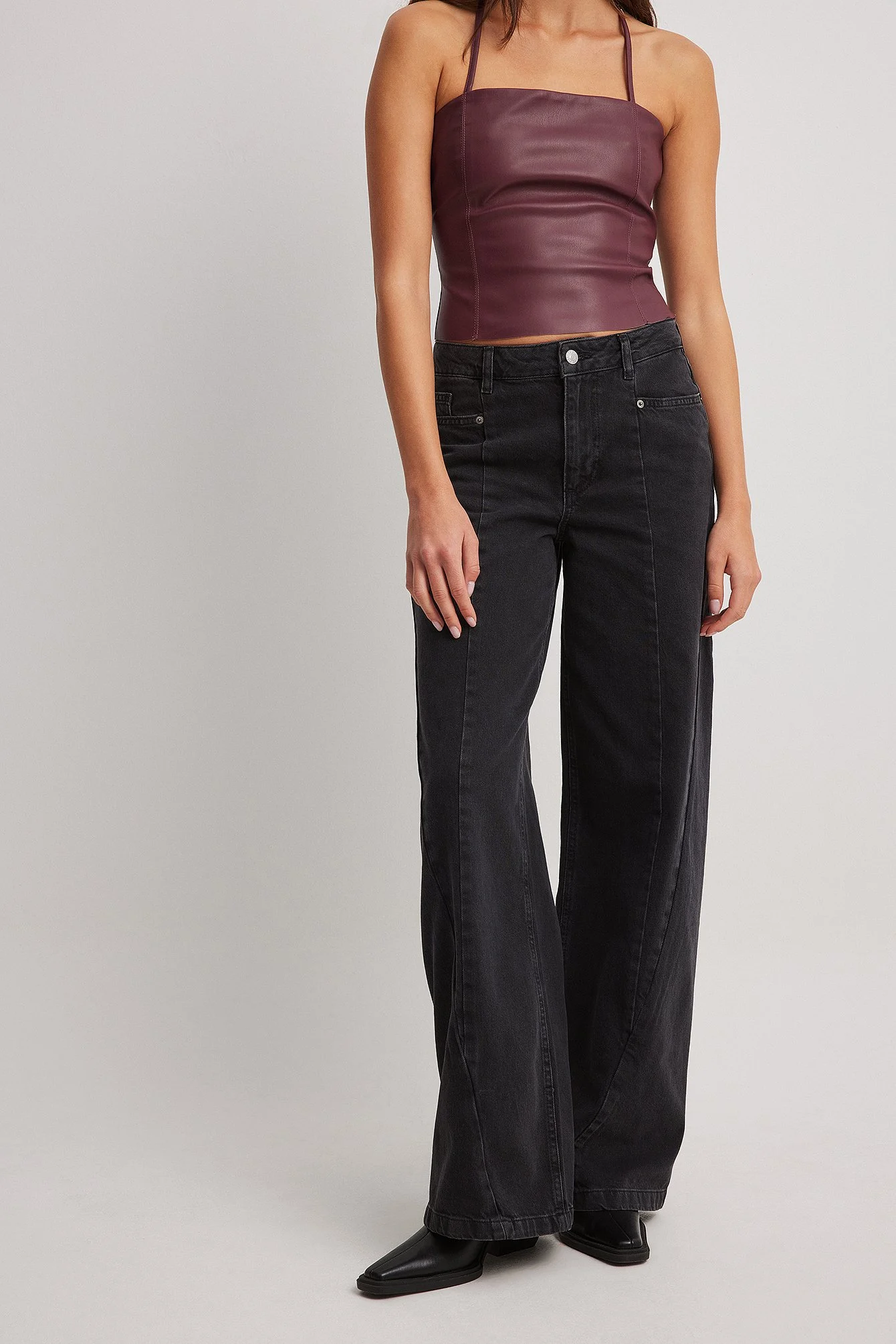 Jeans mit mittlerer Taille und Nahtdetail