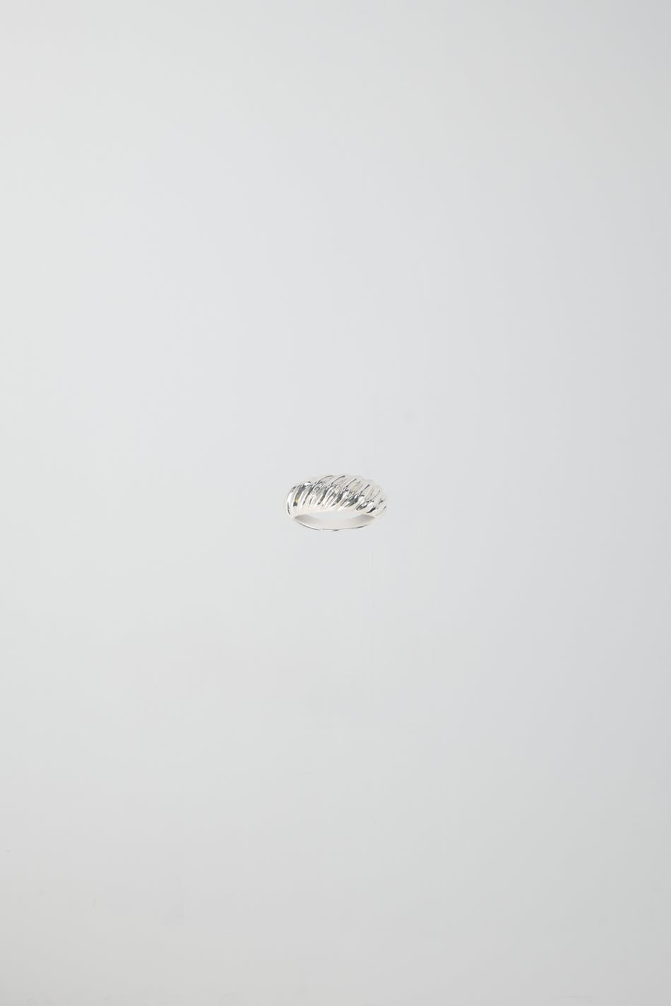 Croissant ring