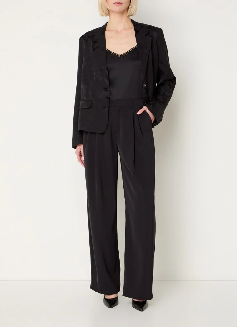 Jachetă Neo Noir Renia dintr-un amestec de in și jacquard.