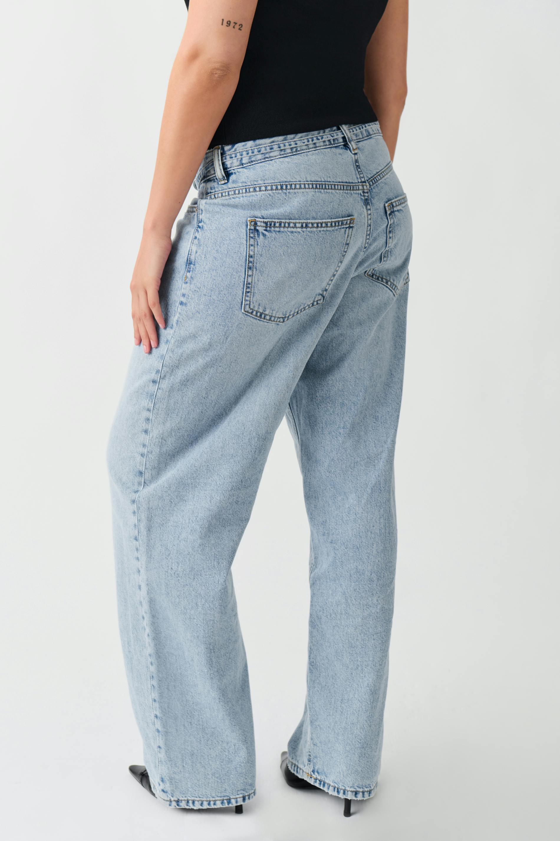 Tie waist baggy jeans