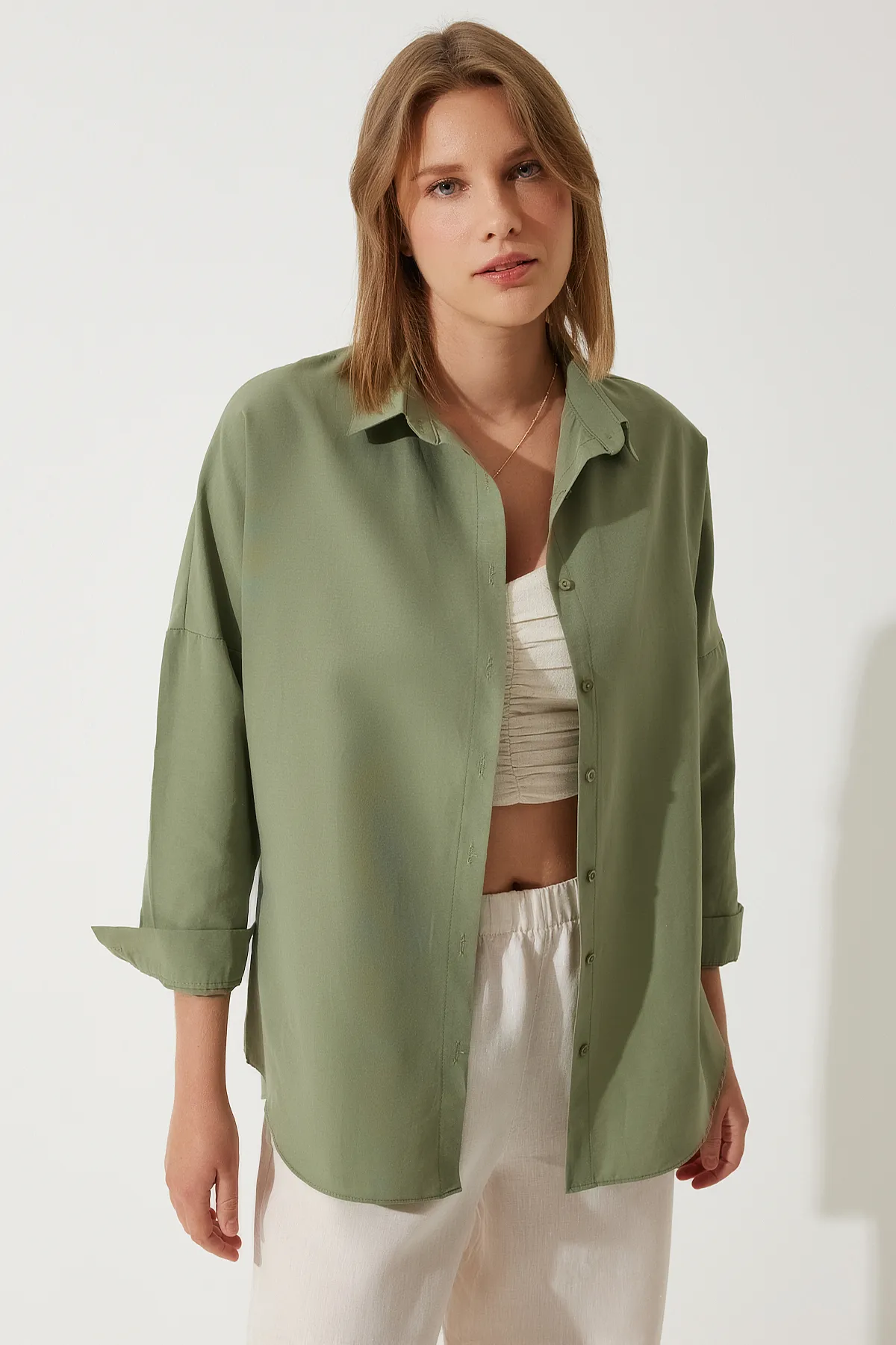 Happiness İstanbul  Khakifarbenes, langes Basic-Shirt für Damen in Übergröße DD00842