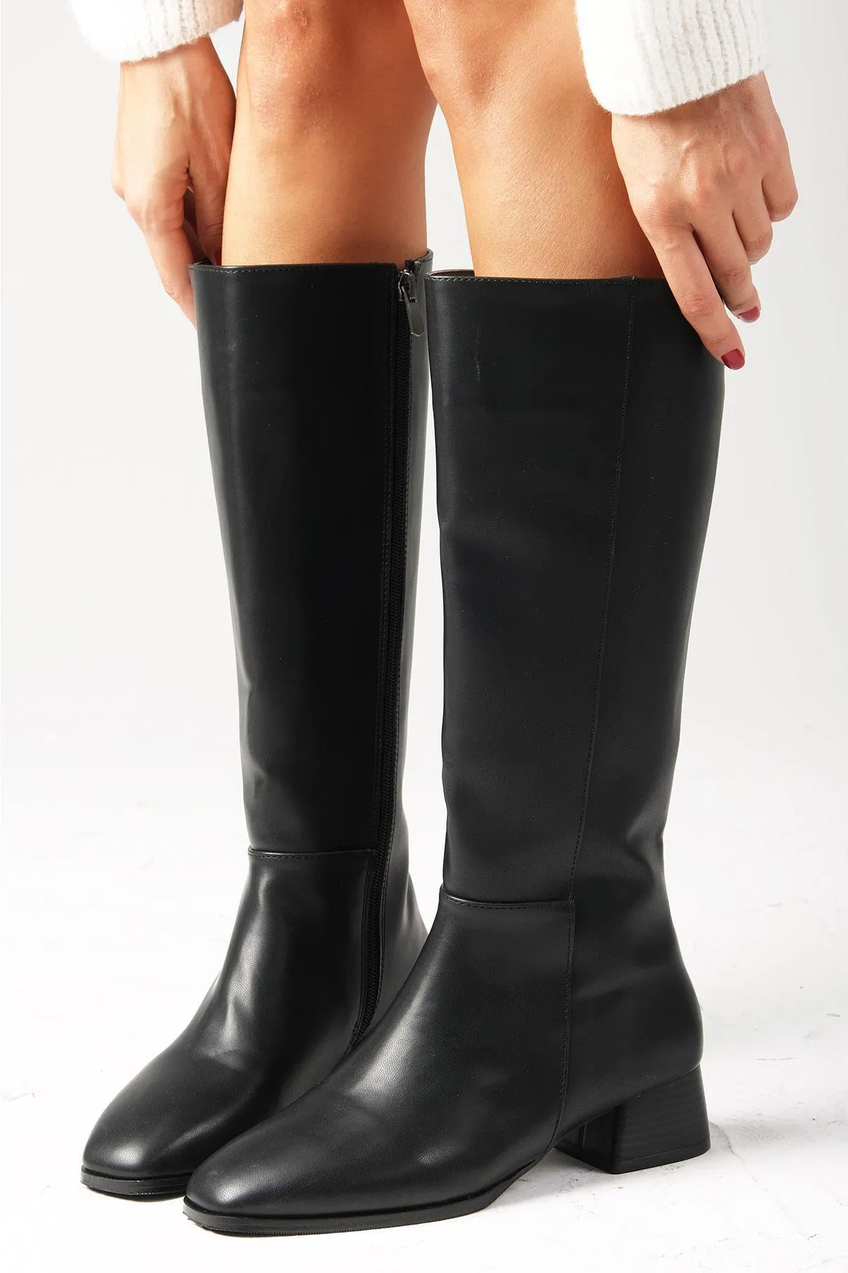 Mio Gusto  Briony Schwarzer seitlicher Reißverschluss, dünne, mit Kunstpelz gefütterte, stumpfe Damenstiefel mit Absatz