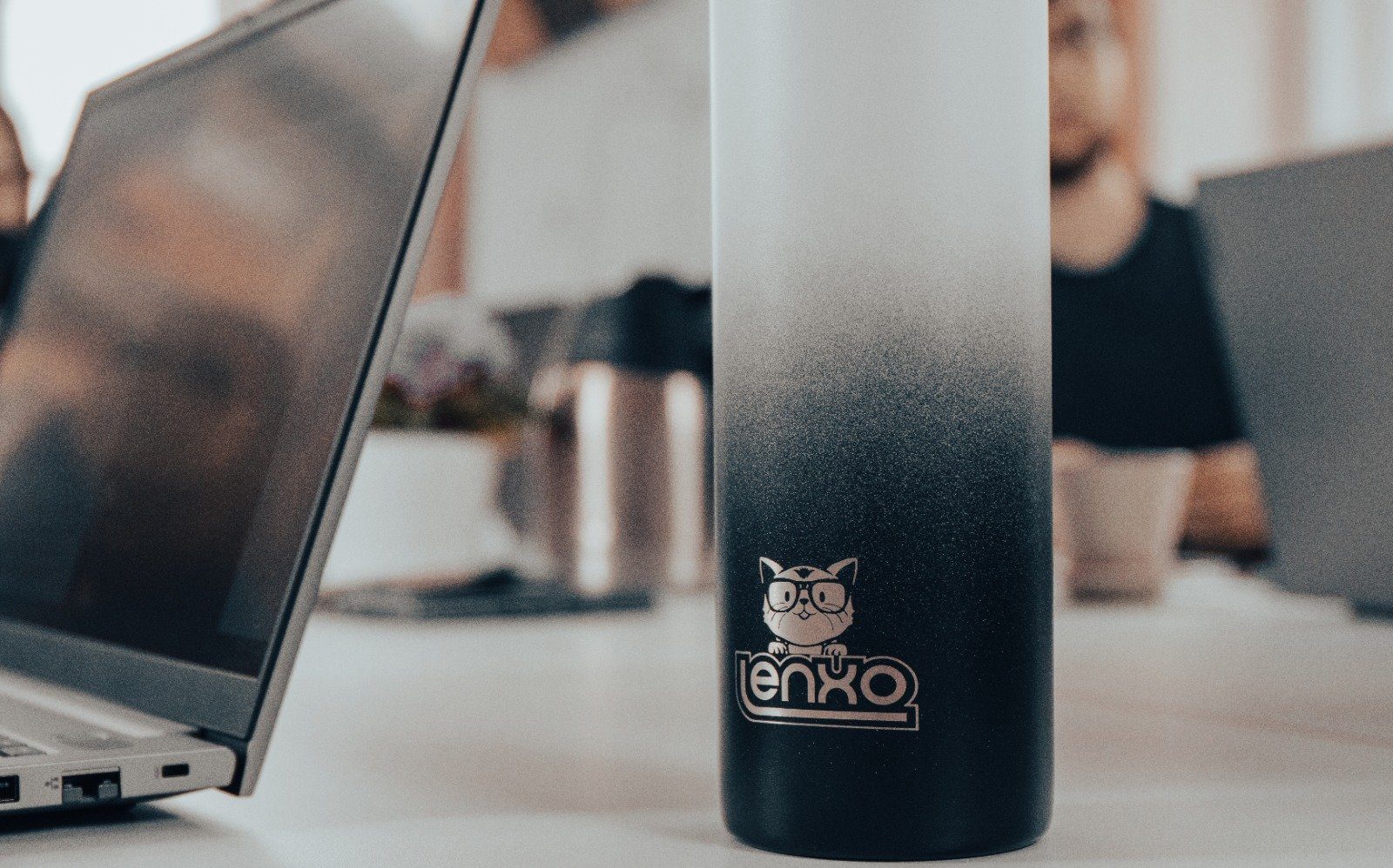 Lenxo Thermoflasche Wasserflasche BS-1, Getränkeflasche, Inhalt 700ml, Doppelwandige Vakuum Isolationswand