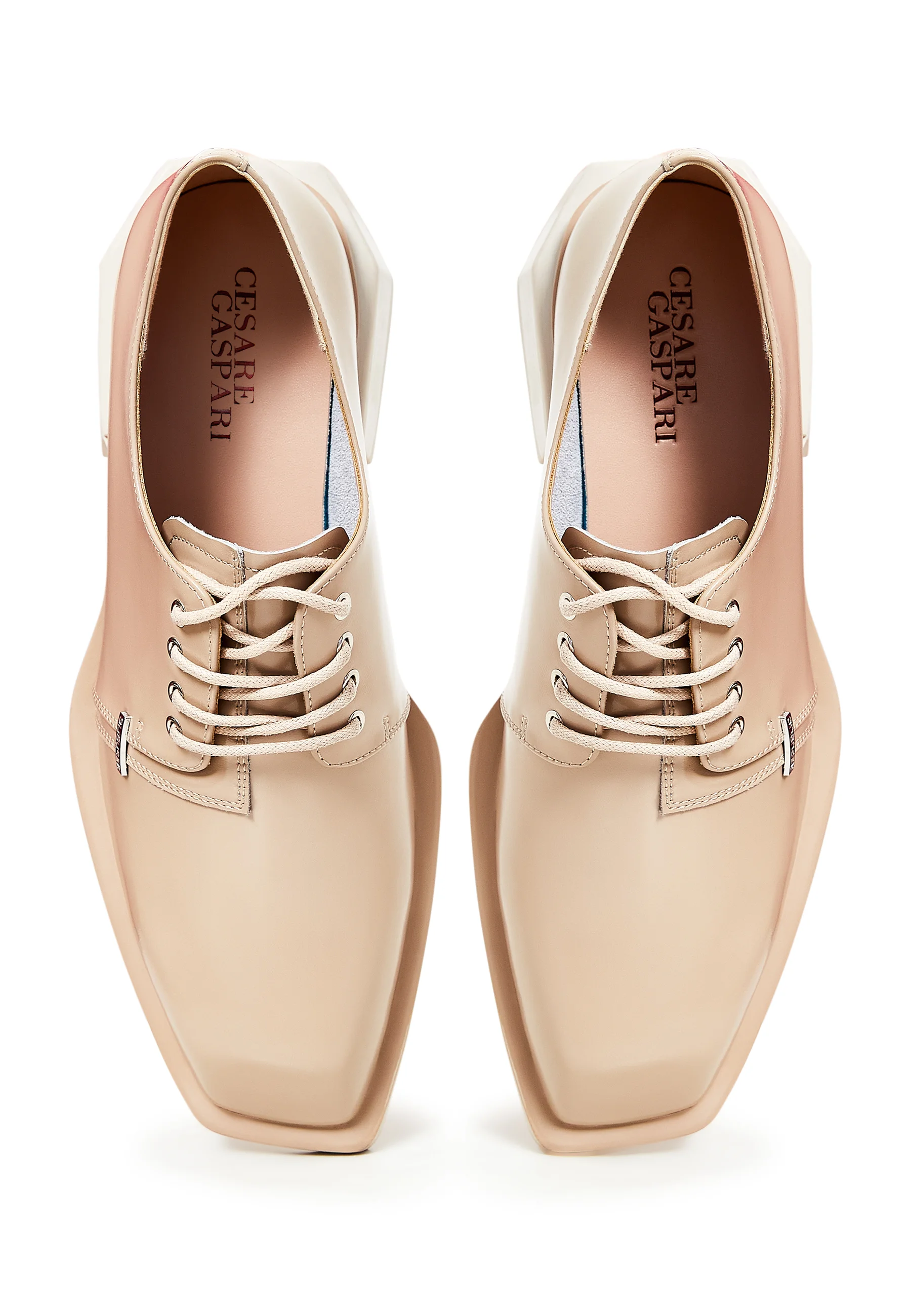 Zapatos con cordones de Cesare Gaspari