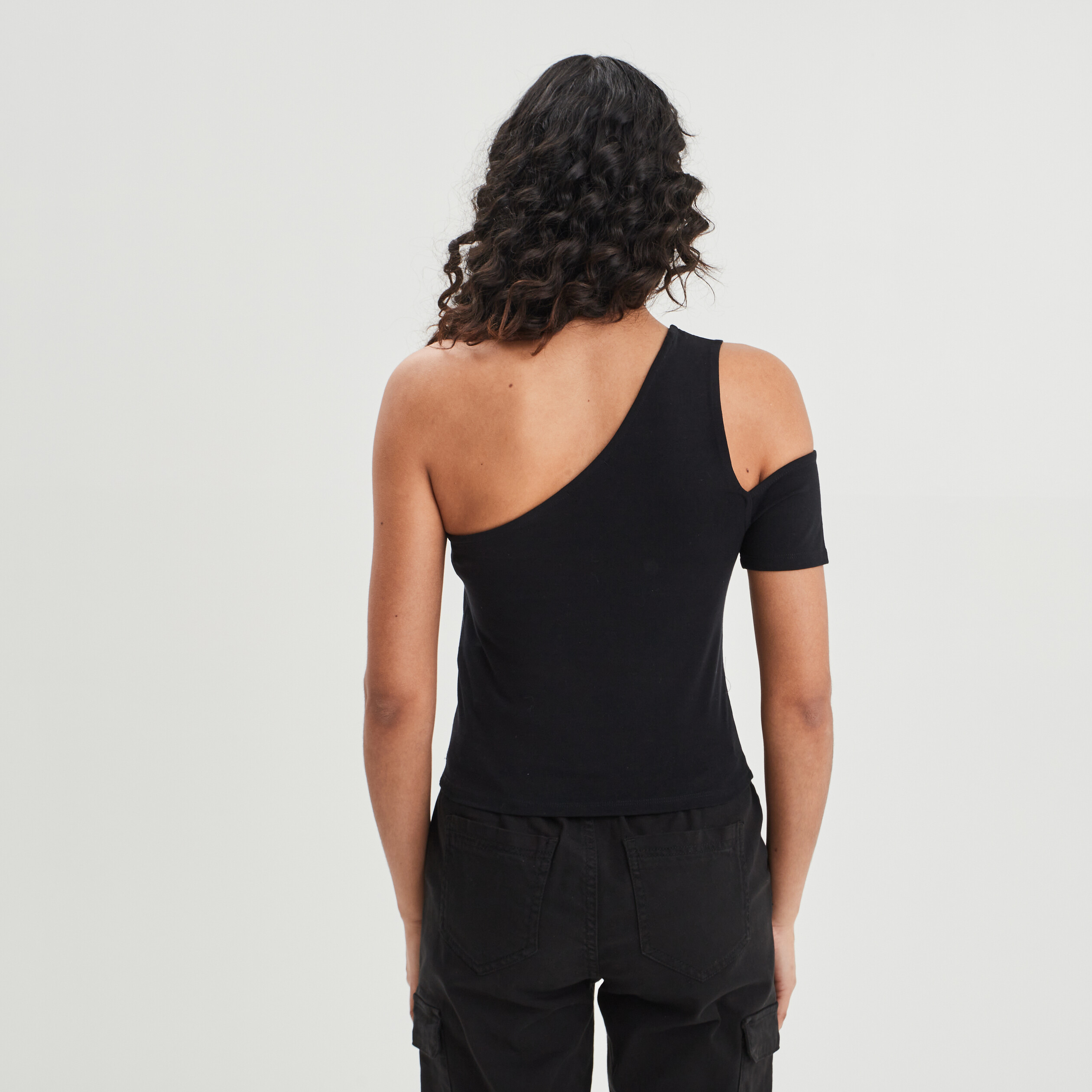 T-shirt cropped asymétrique noir femme | La Halle
