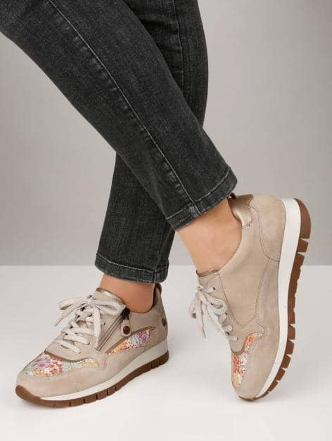 Schnürschuh mit Schaftrandpolsterung