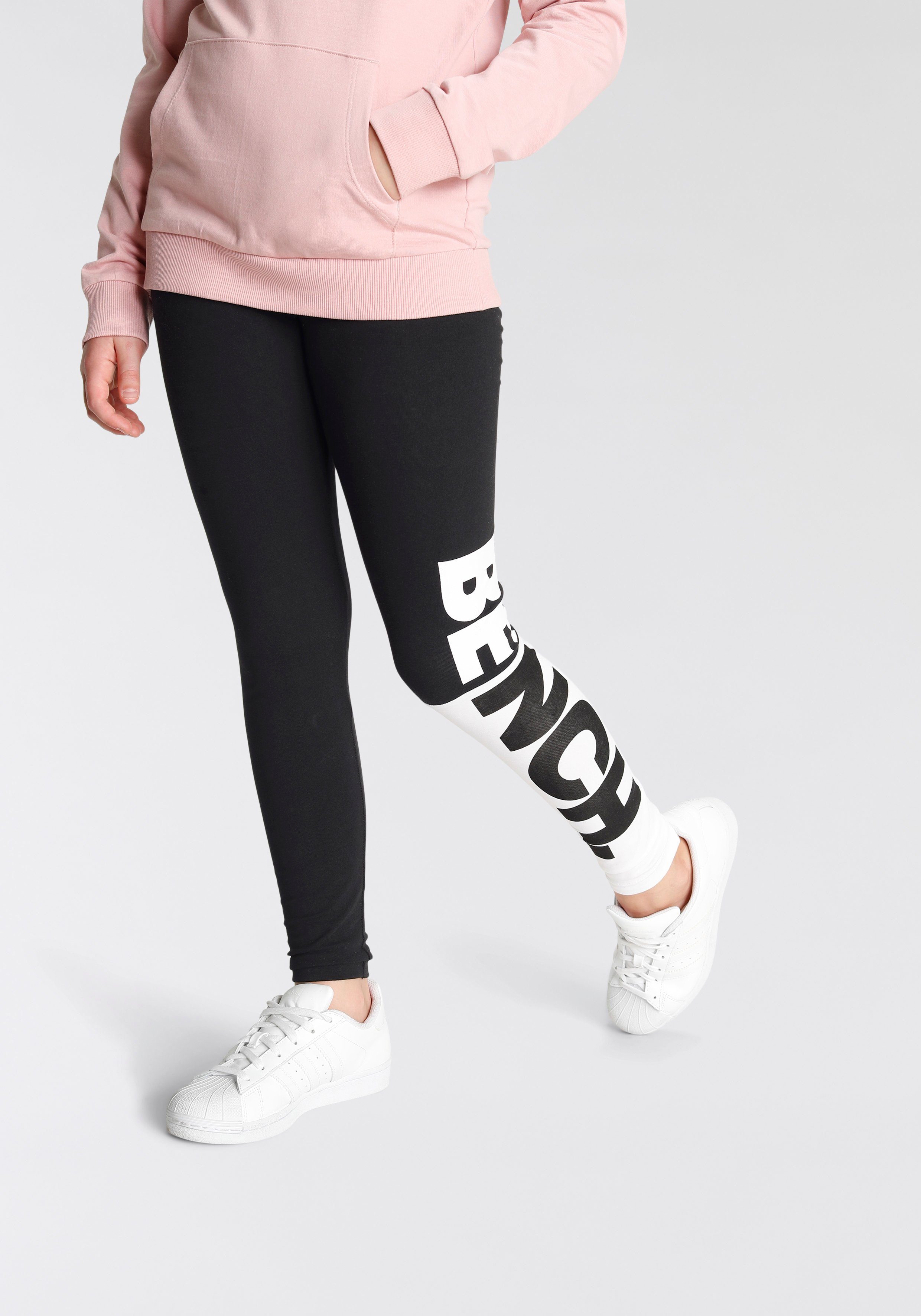 Bench. Leggings mit großem BENCH Druck
