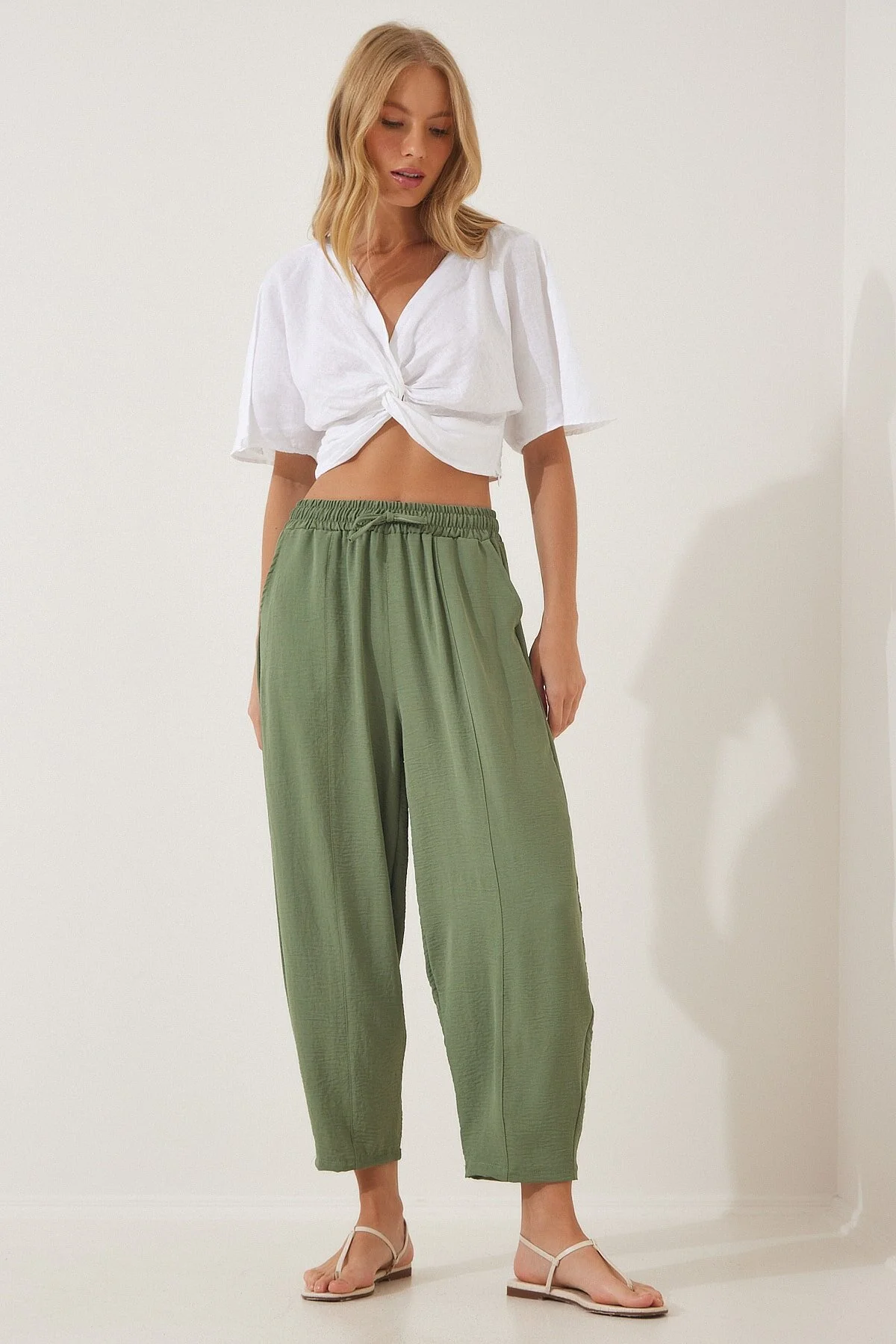 Happiness İstanbul  Khakifarbene Shalwar-Hose aus Leinen für Damen CI00036