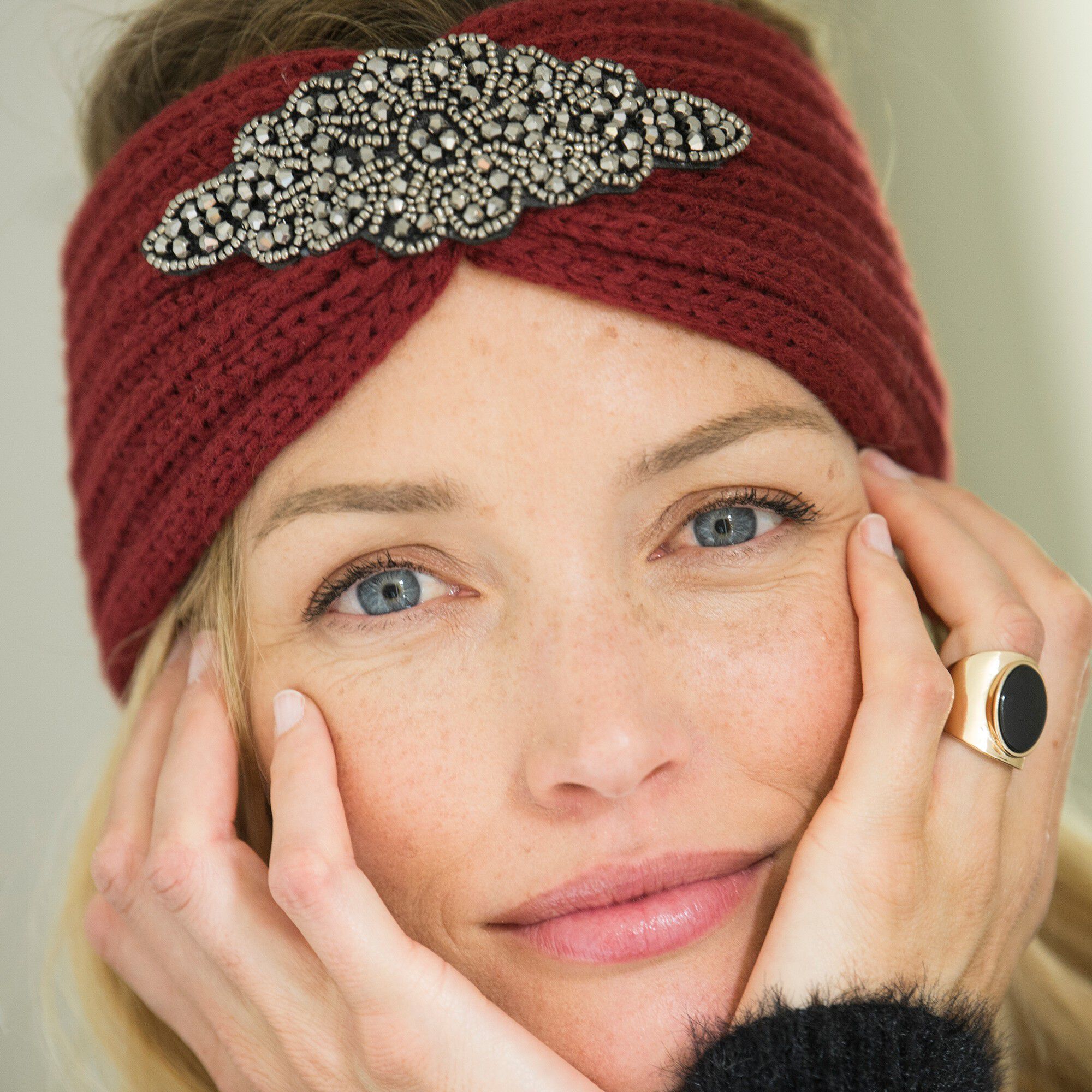 Headband en maille avec bijou