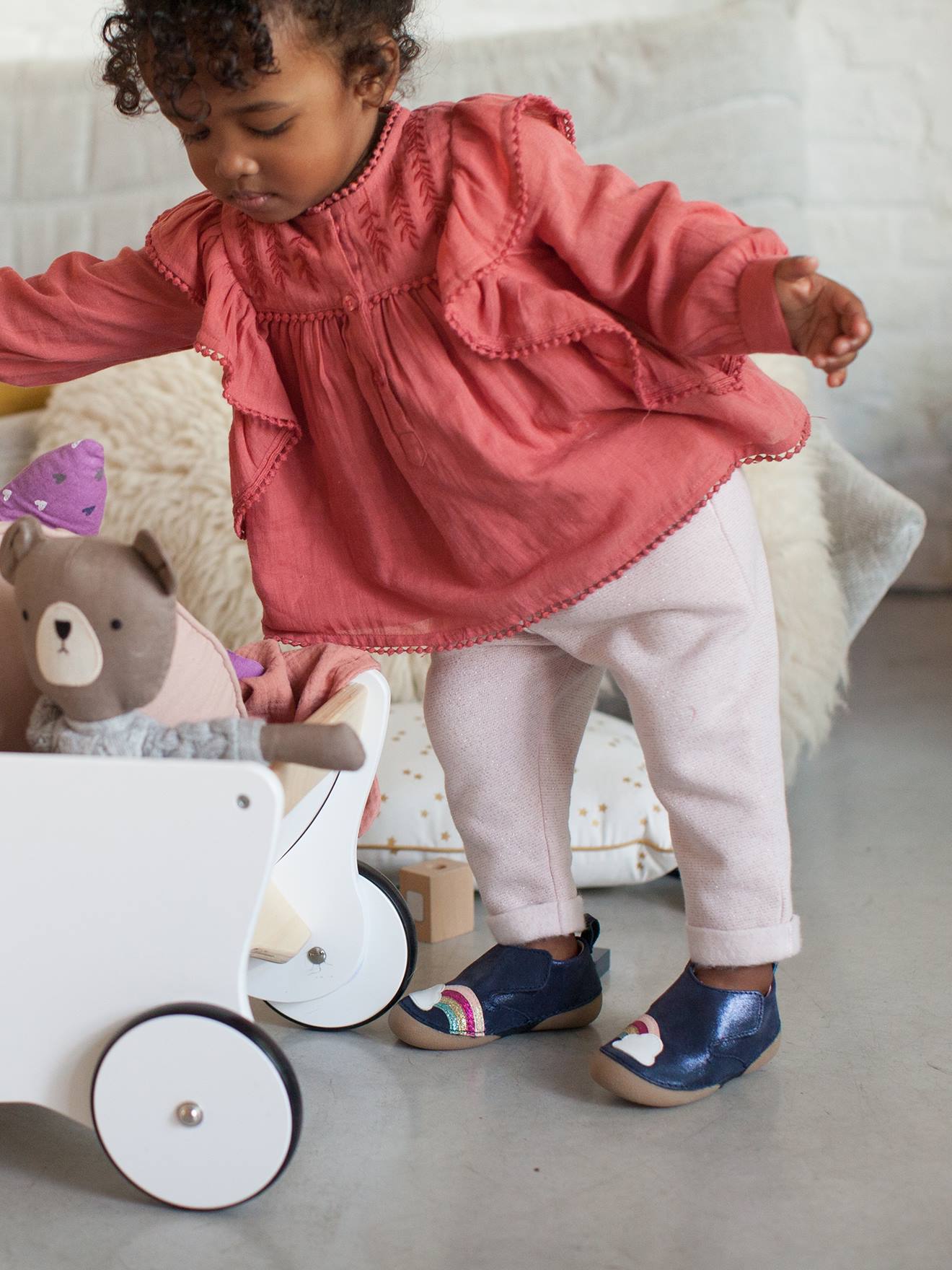 Chaussons bébé fille en cuir souple bleu marine