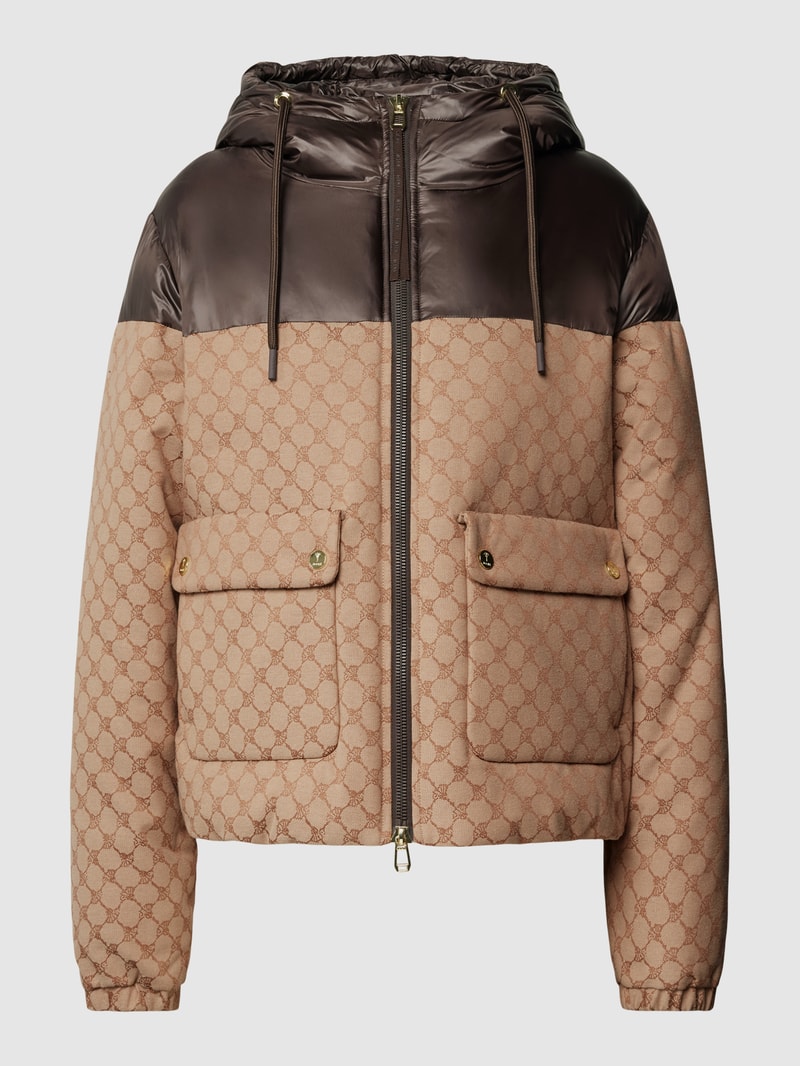 Steppjacke mit seitlichen Pattentaschen in camel