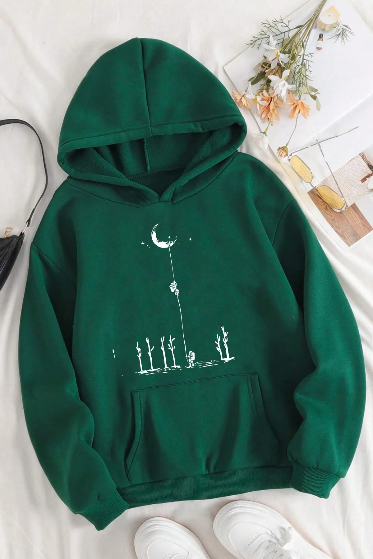 uyguntarz  Schwarzes Saturn-Sweatshirt
