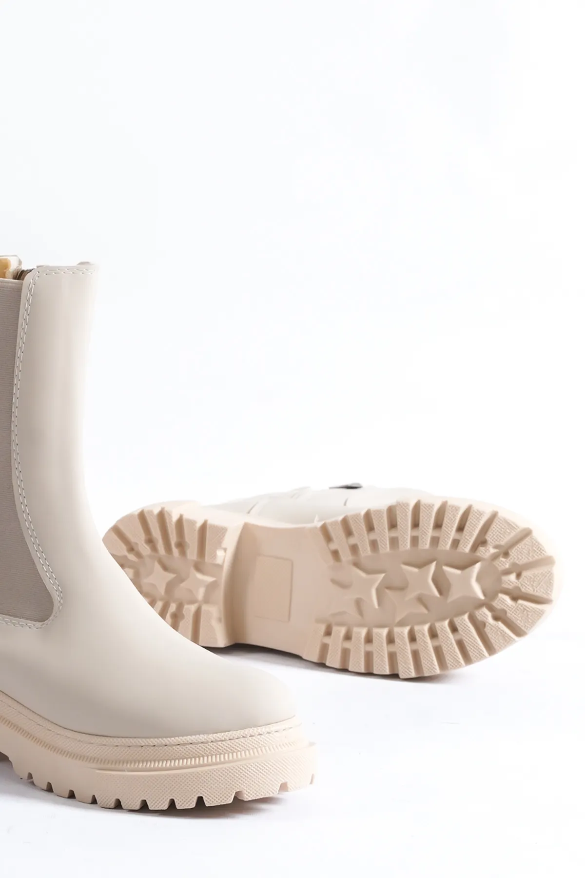 Capone Outfitters  Damenstiefel mit Trak-Sohle und elastischen Seiten