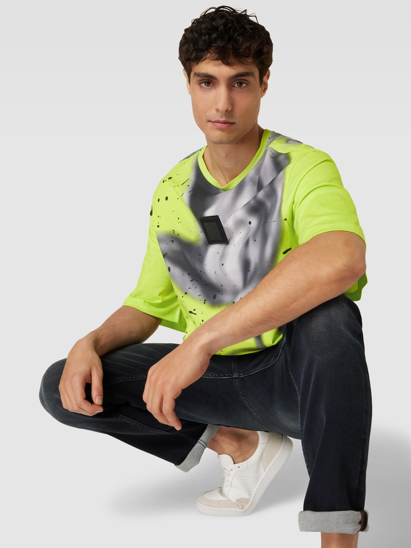 T-Shirt mit Label-Patch Modell 'Timono Lotus' in neon grün