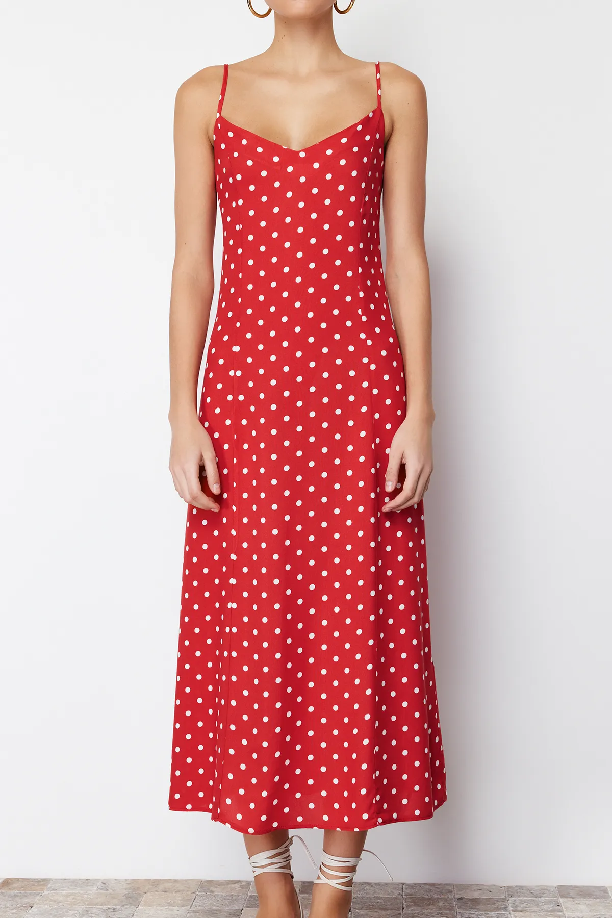 Trendyol Collection  Rotes Midi-Webkleid mit A-Ausschnitt und Bindedetail am Rücken TWOSS24EL00490