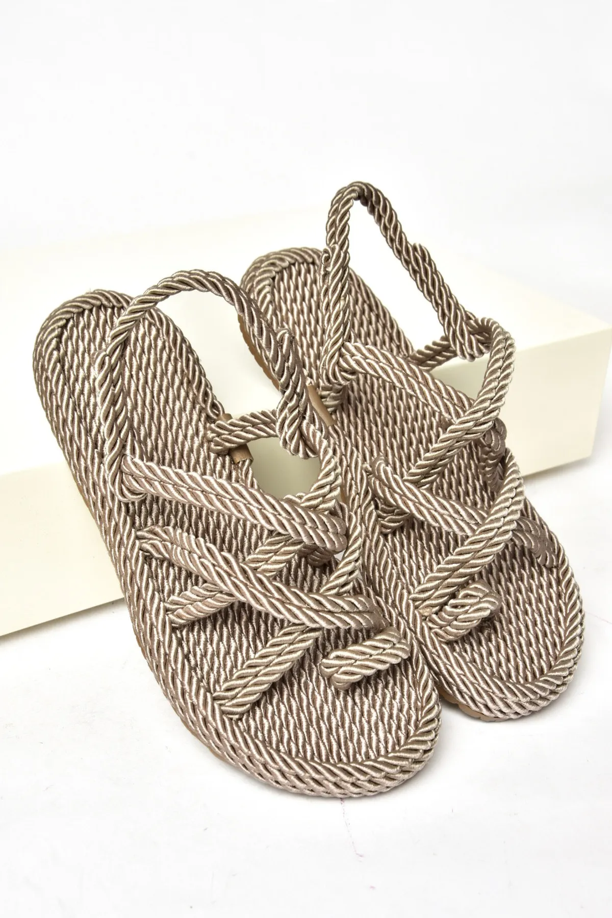 Fox Shoes  Nerzfarbene Damensandalen F470135104
