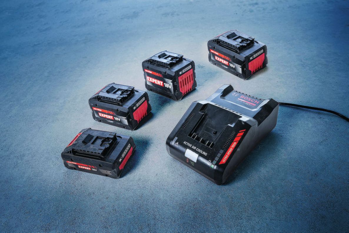 Bosch Blue Accessories 1600A03D3A akkumulátortöltő EXAL18V-160 akkumulátorok és töltő nélkül, dobozban