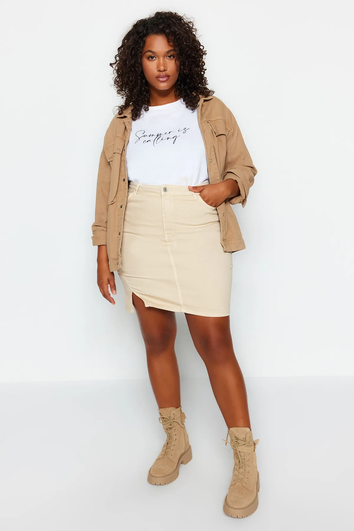 Trendyol Curve  Beigefarbener Jeansrock in A-Linie TBBAW24AZ00031