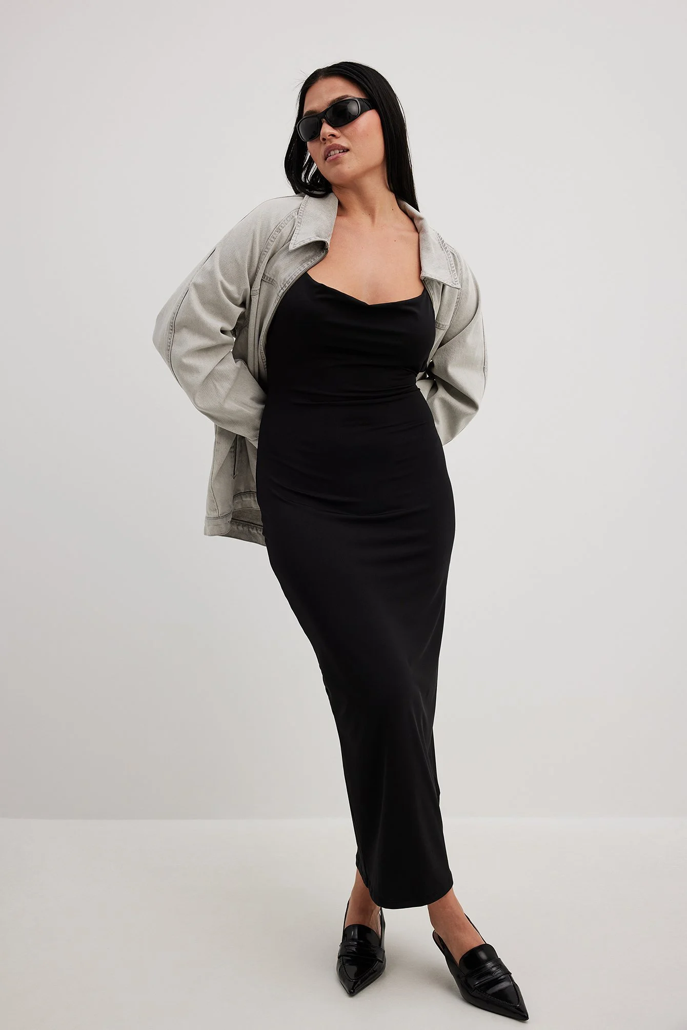 Maxikleid mit Wasserfallausschnitt