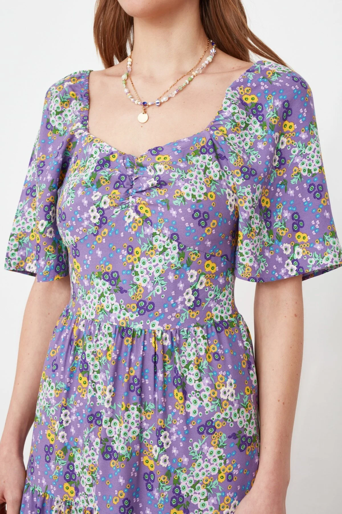 Trendyol Collection  Lilafarbenes, gewebtes Midi-Kleid in A-Linie mit Ballonärmeln und Blumendruck TWOSS20EL2323