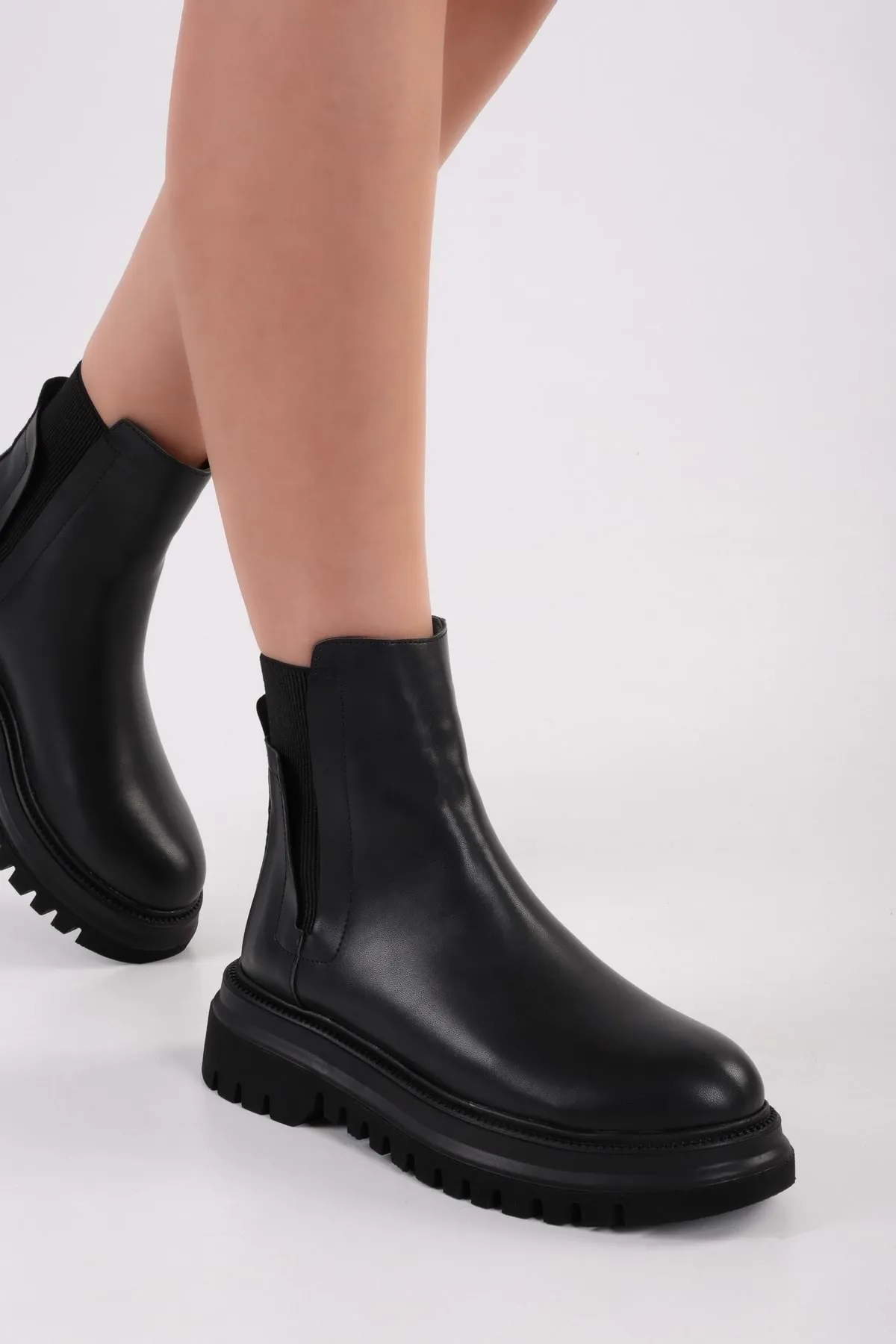 Shoeberry  Schwarze Luke-Stiefel für Damen mit dicker Sohle