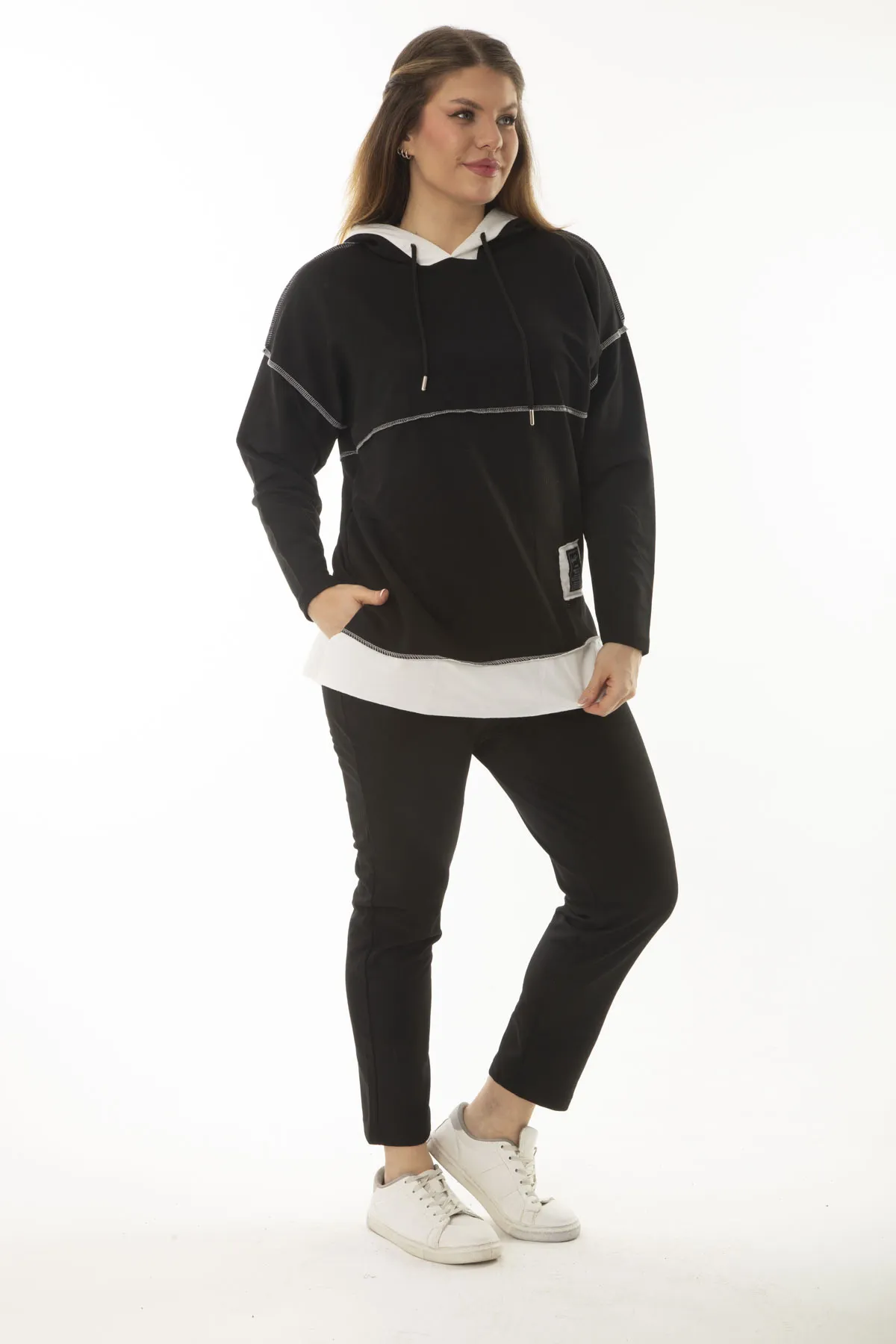 Şans  Großer schwarzer Garni- und Naht-Sweatshirt-Hosen-Doppelanzug für Damen in Schwarz, 65N37006