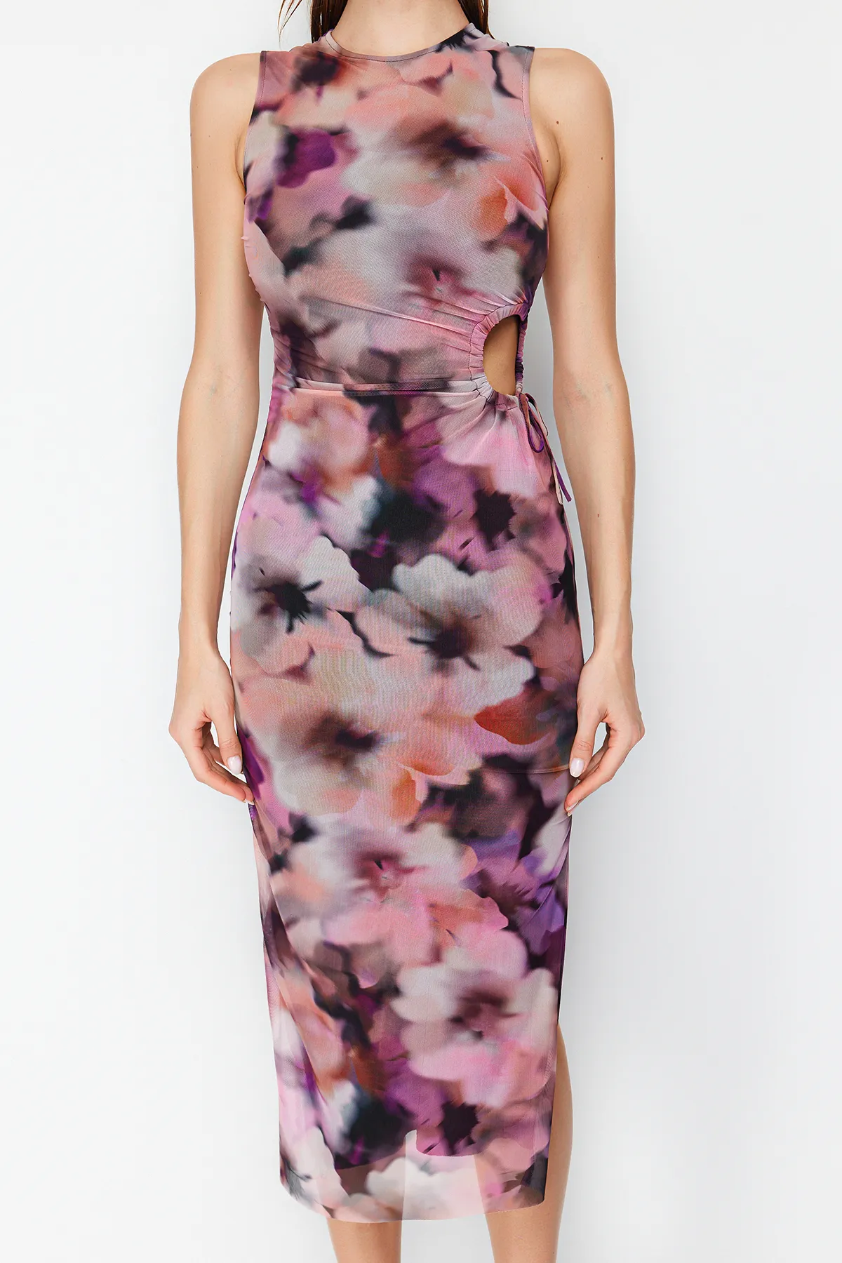 Trendyol Collection  Elegantes Abendkleid aus mehrfarbigem Tüll mit Fensterausschnitt und Ausschnitten und Ausschnitten TPRSS24EL00051