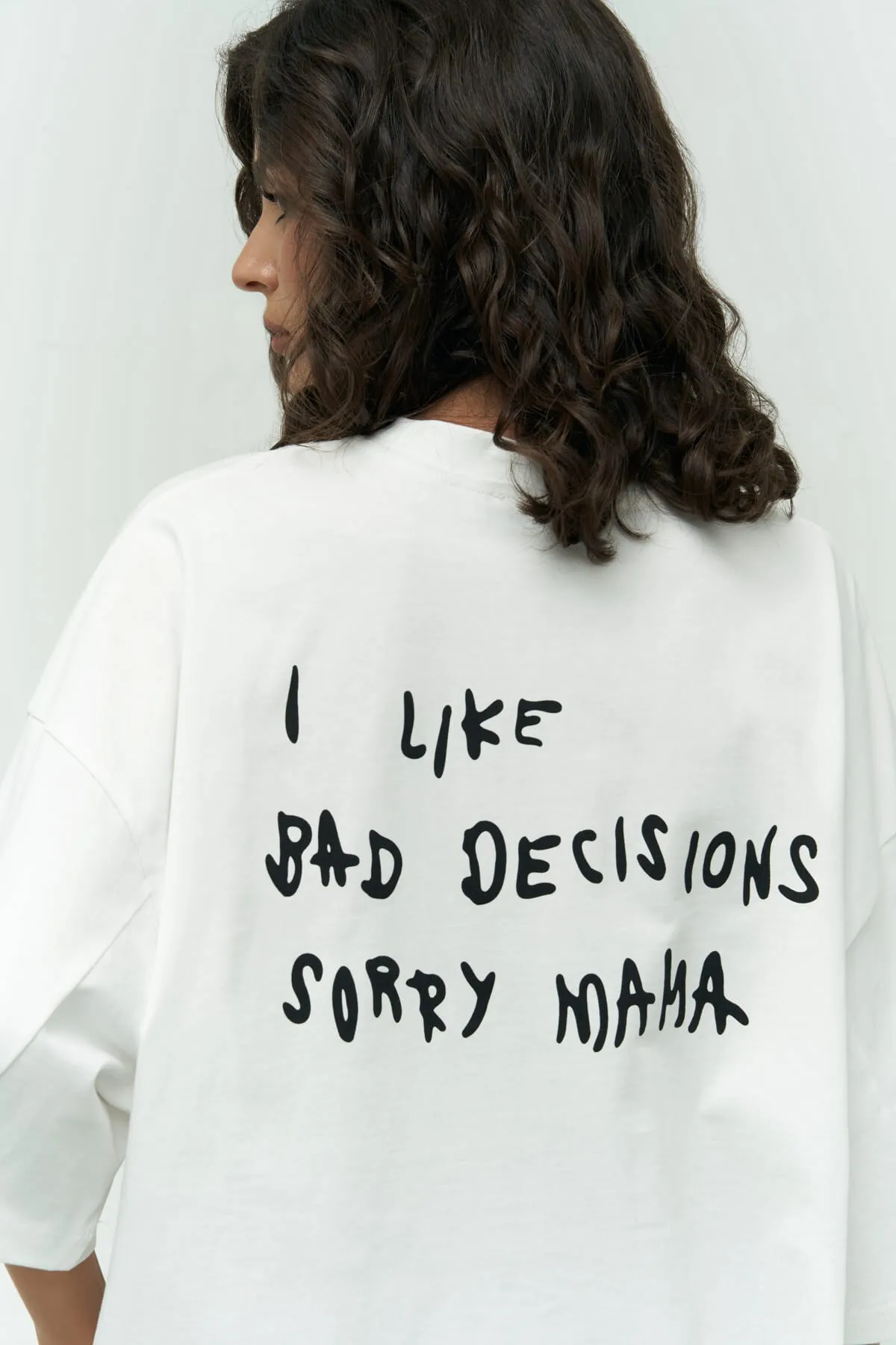 MAİ COLLECTİON  Weißes Oversize-T-Shirt „I Like Mama“