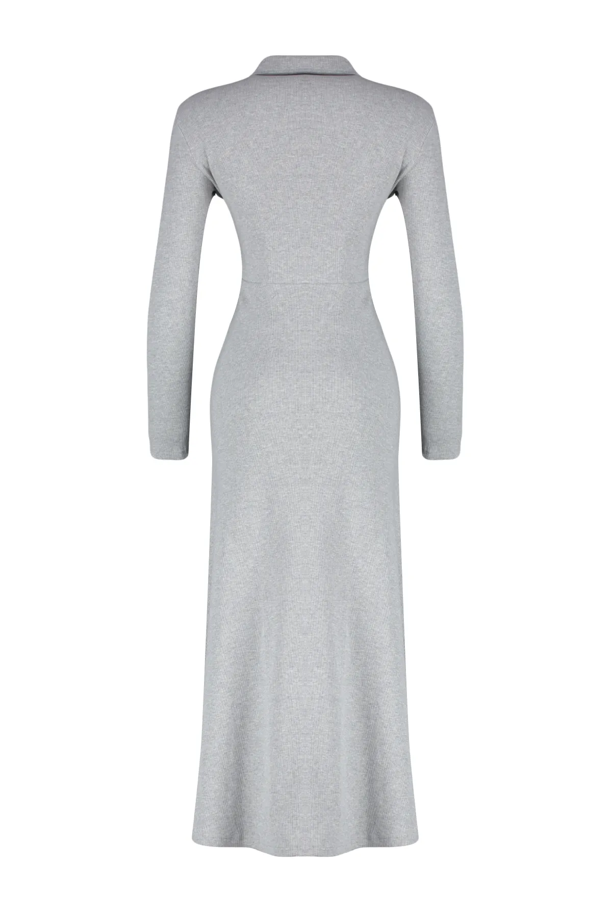 Trendyol Modest  Graues schlichtes Strickkleid mit Polokragen und Knopfdetail TCTSS24EB00123