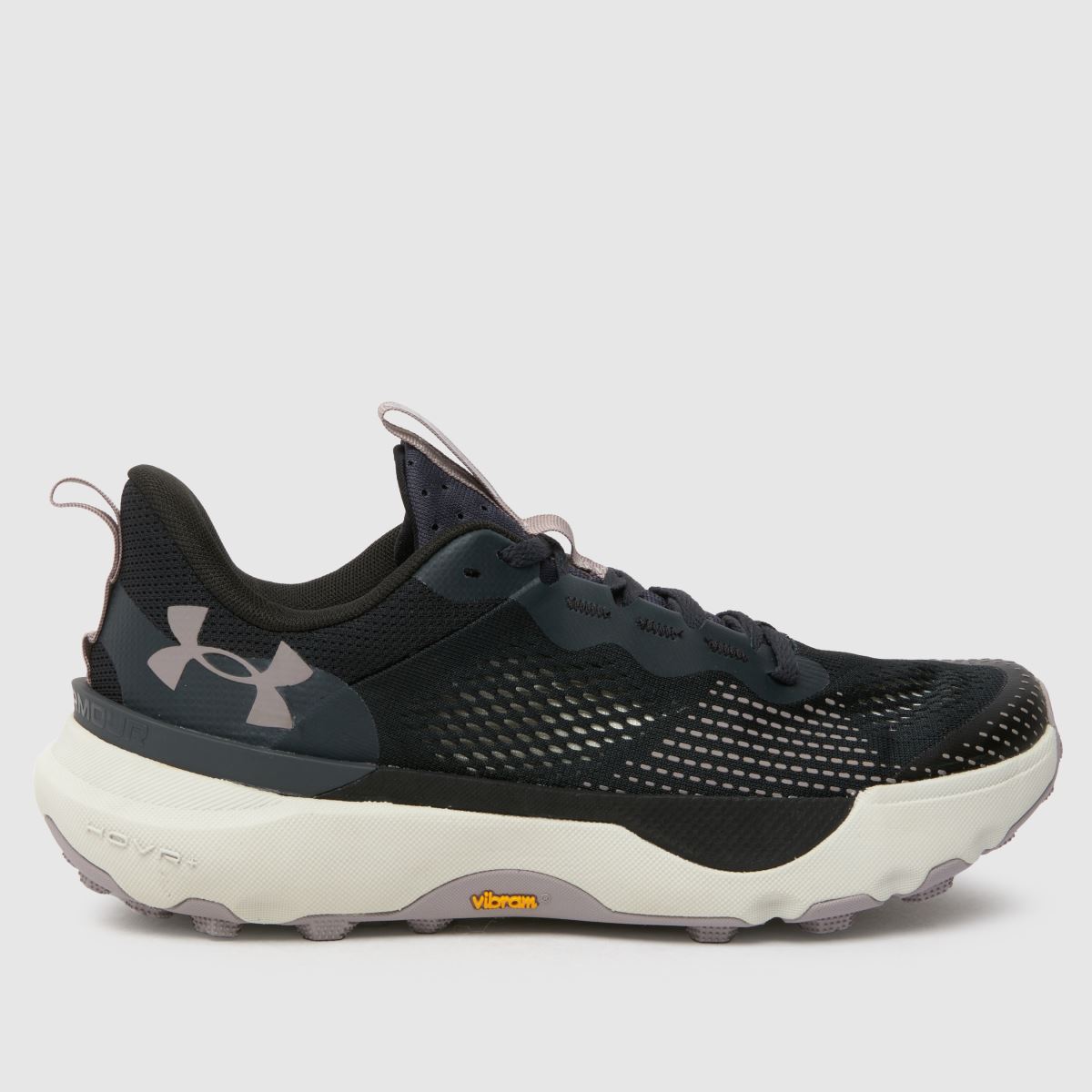 Under Armour infinite pro terepfutó cipők fekete és fehér színben