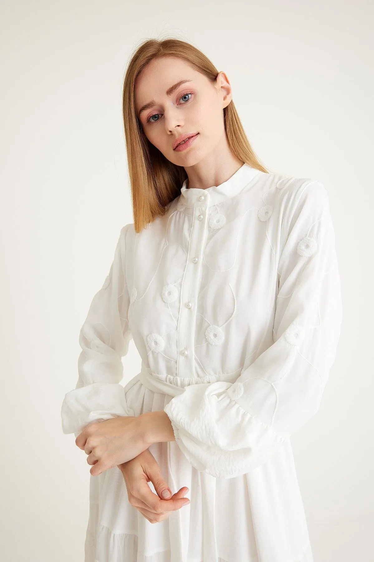 Olcay  Weißes gemustertes Kleid mit gerafften Ärmeln - 9231-EY