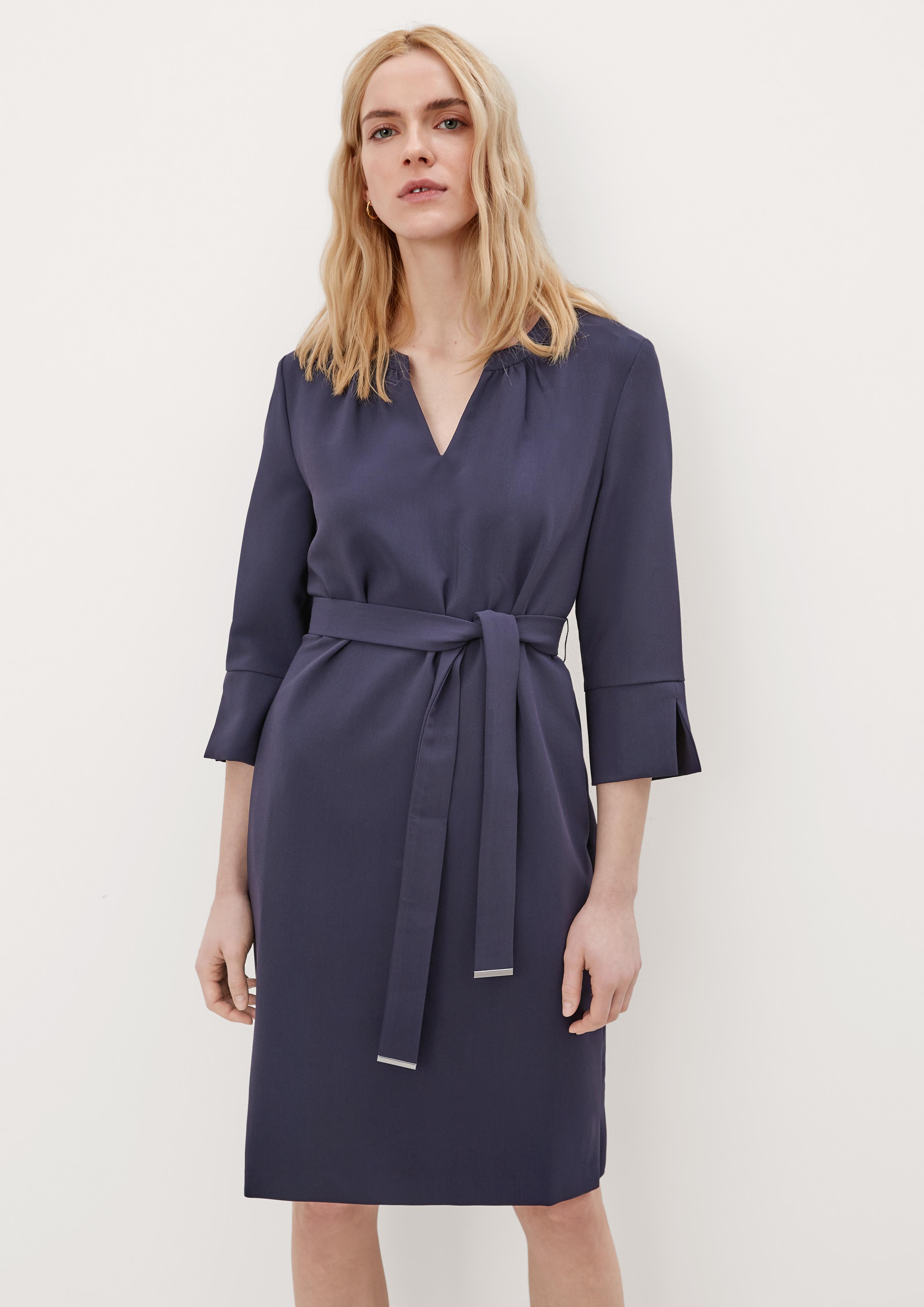 Elegantes Stretchkleid mit Gürtel  01.899.82.X157-5959