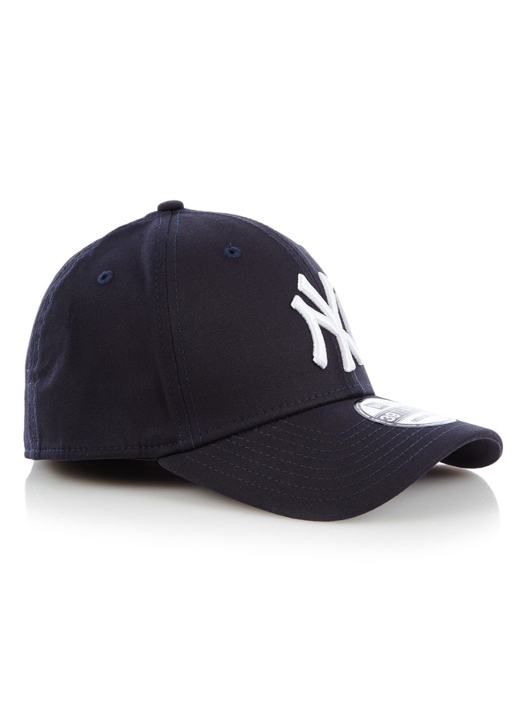 New Era Cap with New York Yankees embroidery