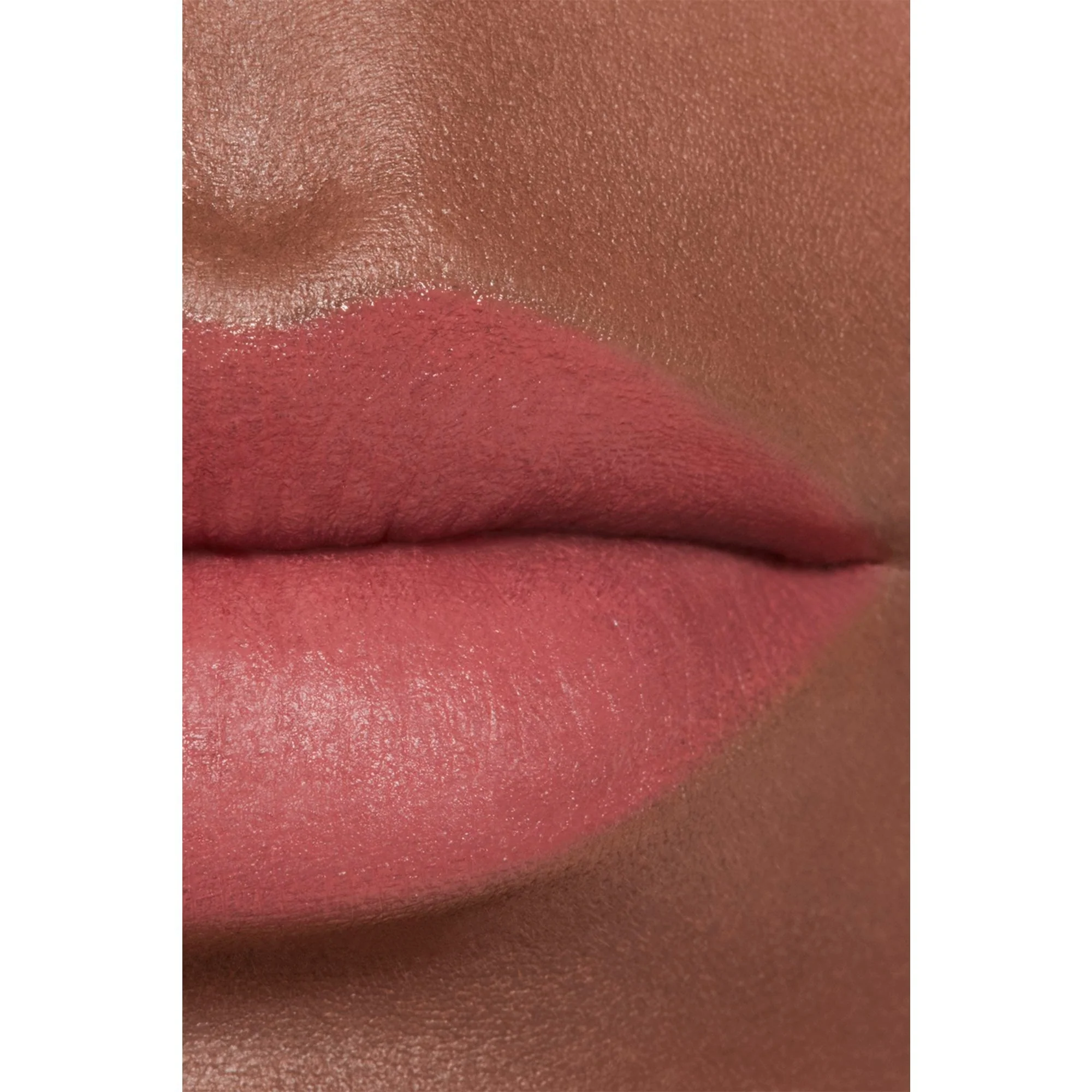 ROUGE ALLURE VELVET - EL LABIAL LUMINOSO Y TERCIOPELOSO