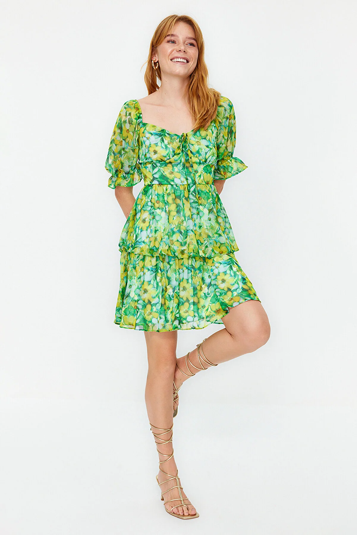 Trendyol Collection  Grünes, gewebtes Minikleid mit Blumenrock, Volant und Chiffonfutter TWOSS22EL2772
