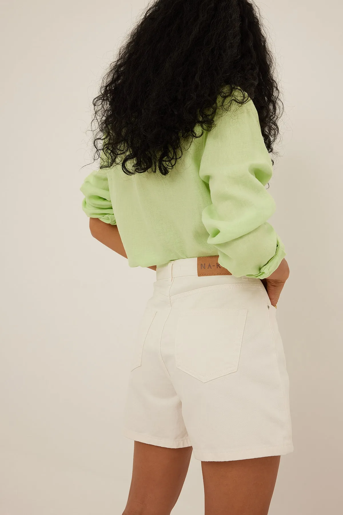 NA-KD  Shorts - Weiß - Mittlerer Bund