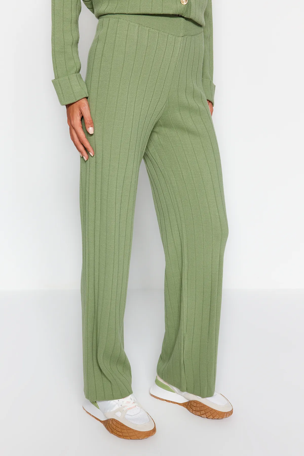 Trendyol Modest  Grünes Strickoberteil- und -unterteil-Set aus Strickjacke und -hose mit Kordelzug TCTAW24US00003