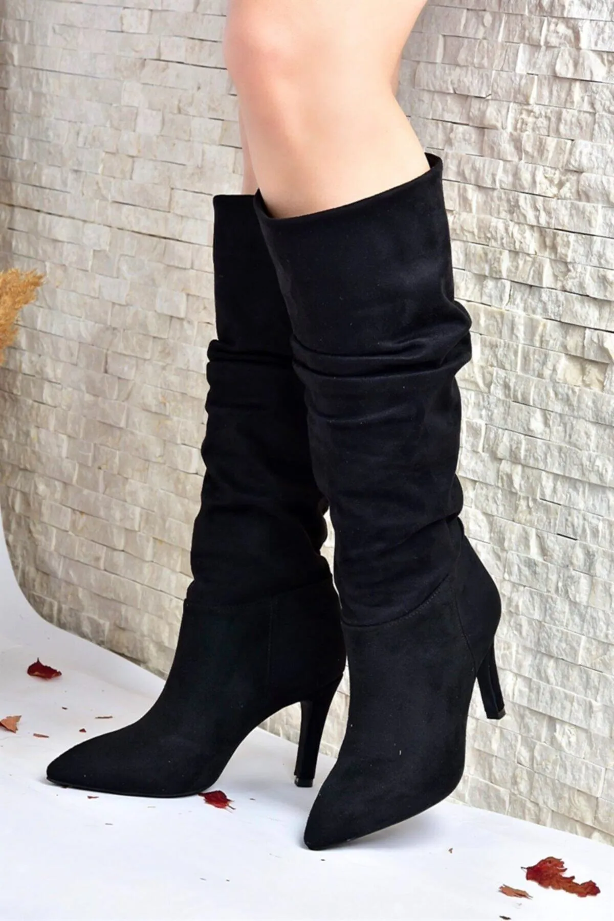 Fox Shoes  Damenstiefel aus schwarzem Wildleder mit dünnem Absatz