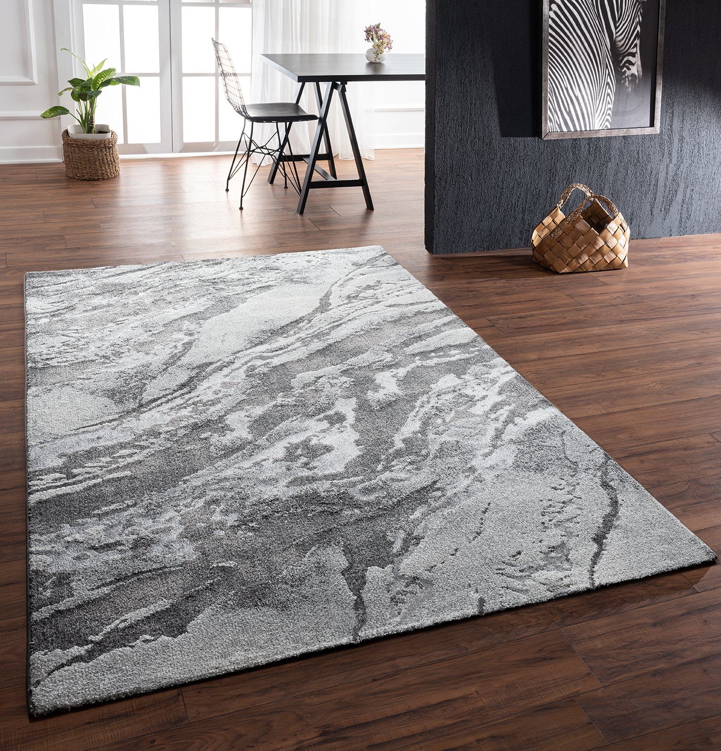 Teppich Tarma Eleganter Designer Teppich, Wohnzimmerteppich, Kurzflor, Weich, Hochwertig, Pflegeleicht, Hoch-Tief Effekt, Abstrakt, Silber Grau, 80 x 150 cm, the carpet, Rechteck