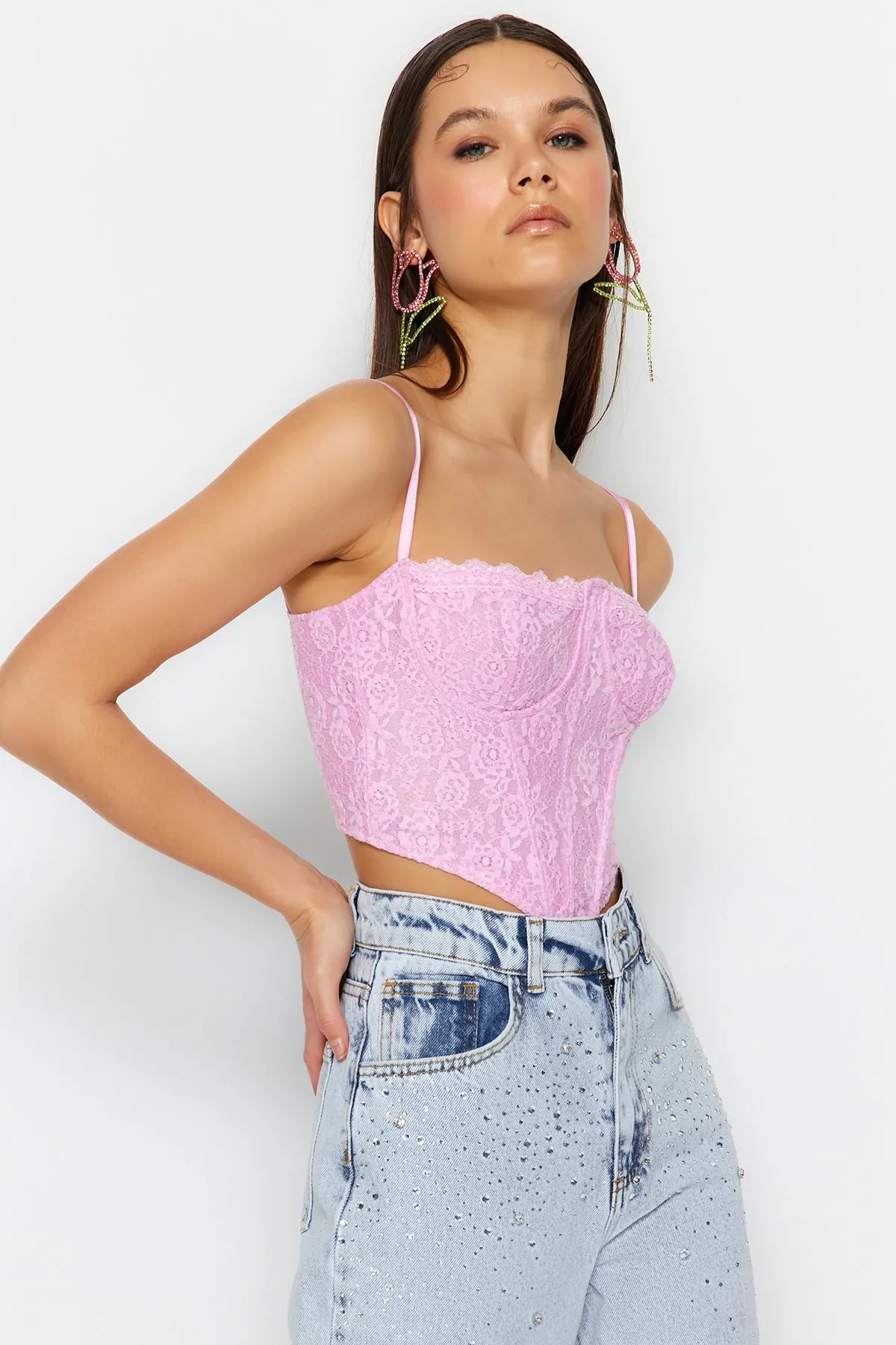 Trendyol Collection  Rosafarbenes, bauchfreies, gefüttertes Korsett mit detailliertem Spitzen-Bustier TPRAW23BS00062