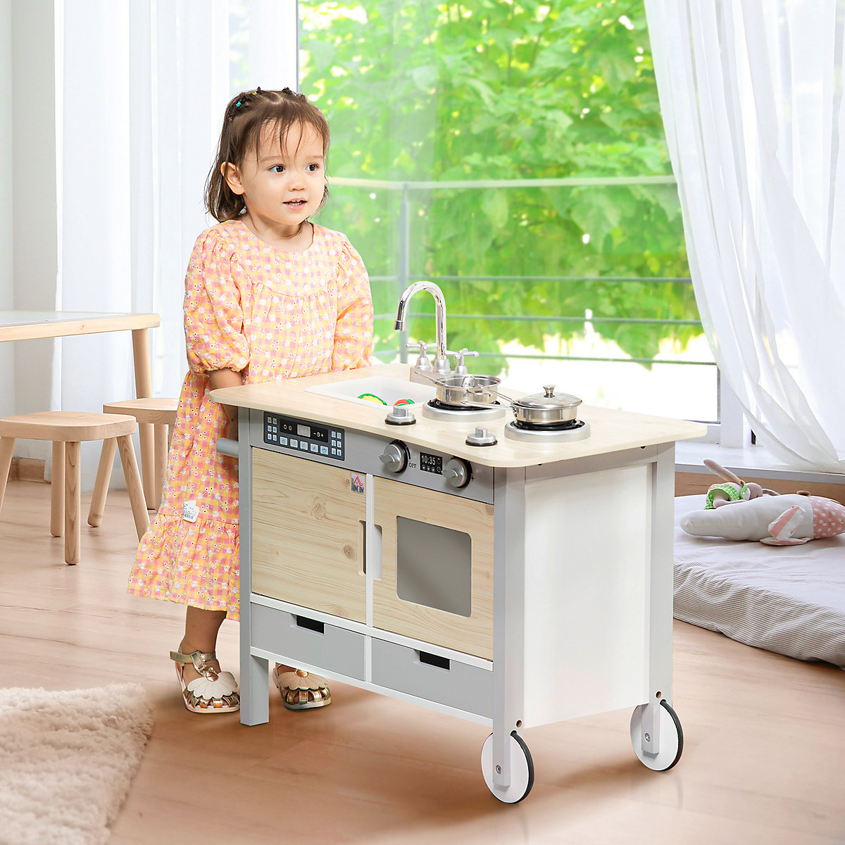 Kinderküche mit Rädern und Griff