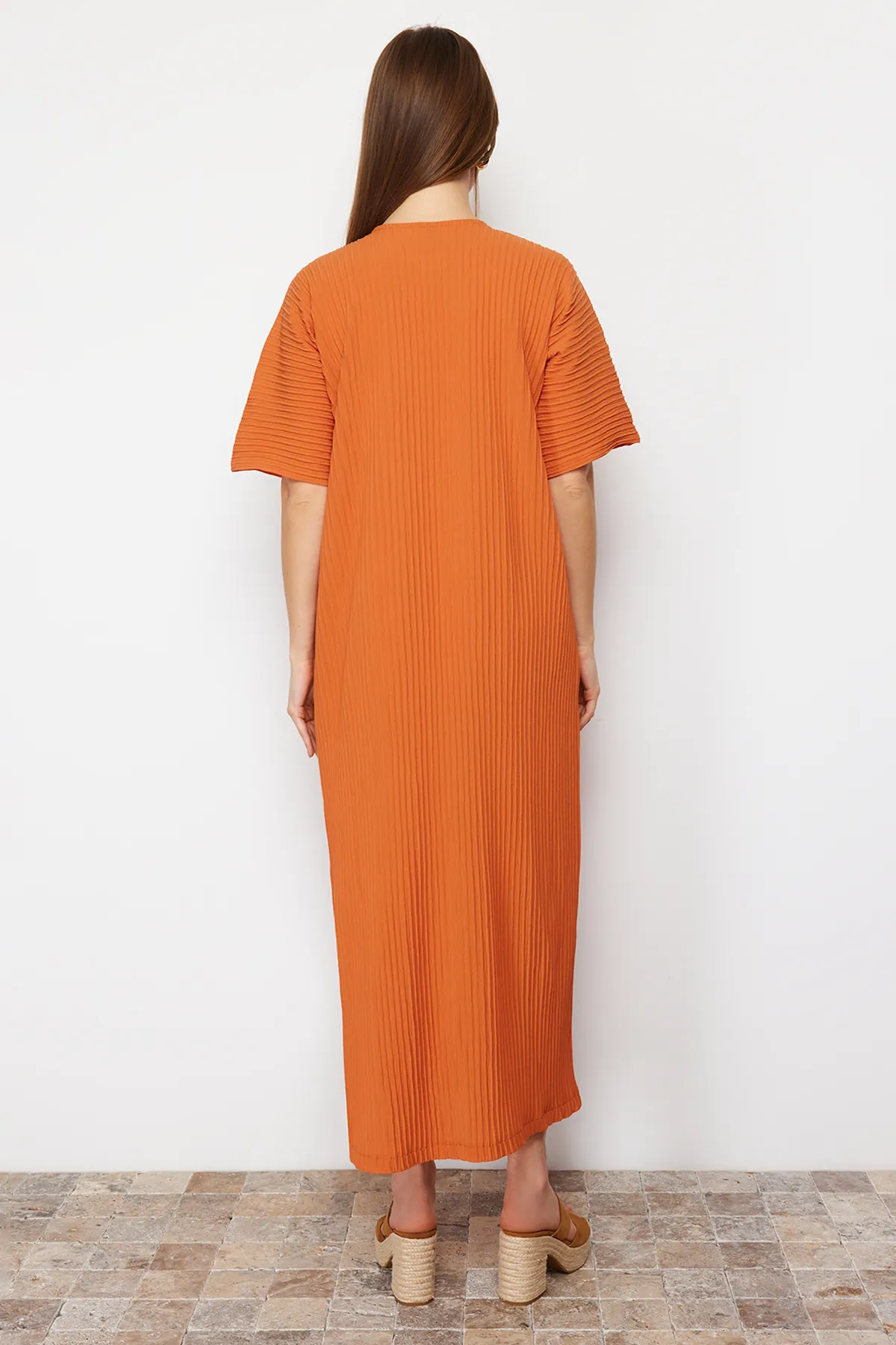 Trendyol Modest  Gefliestes Kleid mit Reißverschluss vorne und gewebtem Detail TCTSS24EB00172