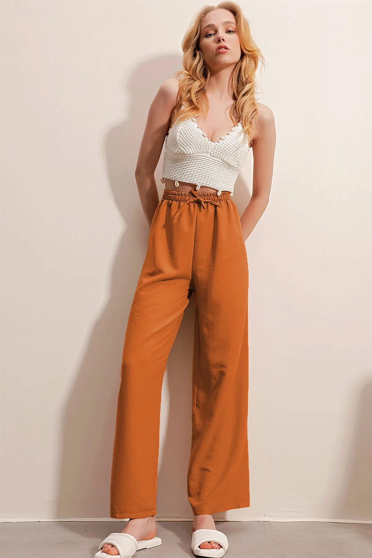 Trend Alaçatı Stili  Cinnamon Elastic Waist Relaxed Cut Aerobin-Hose für Damen